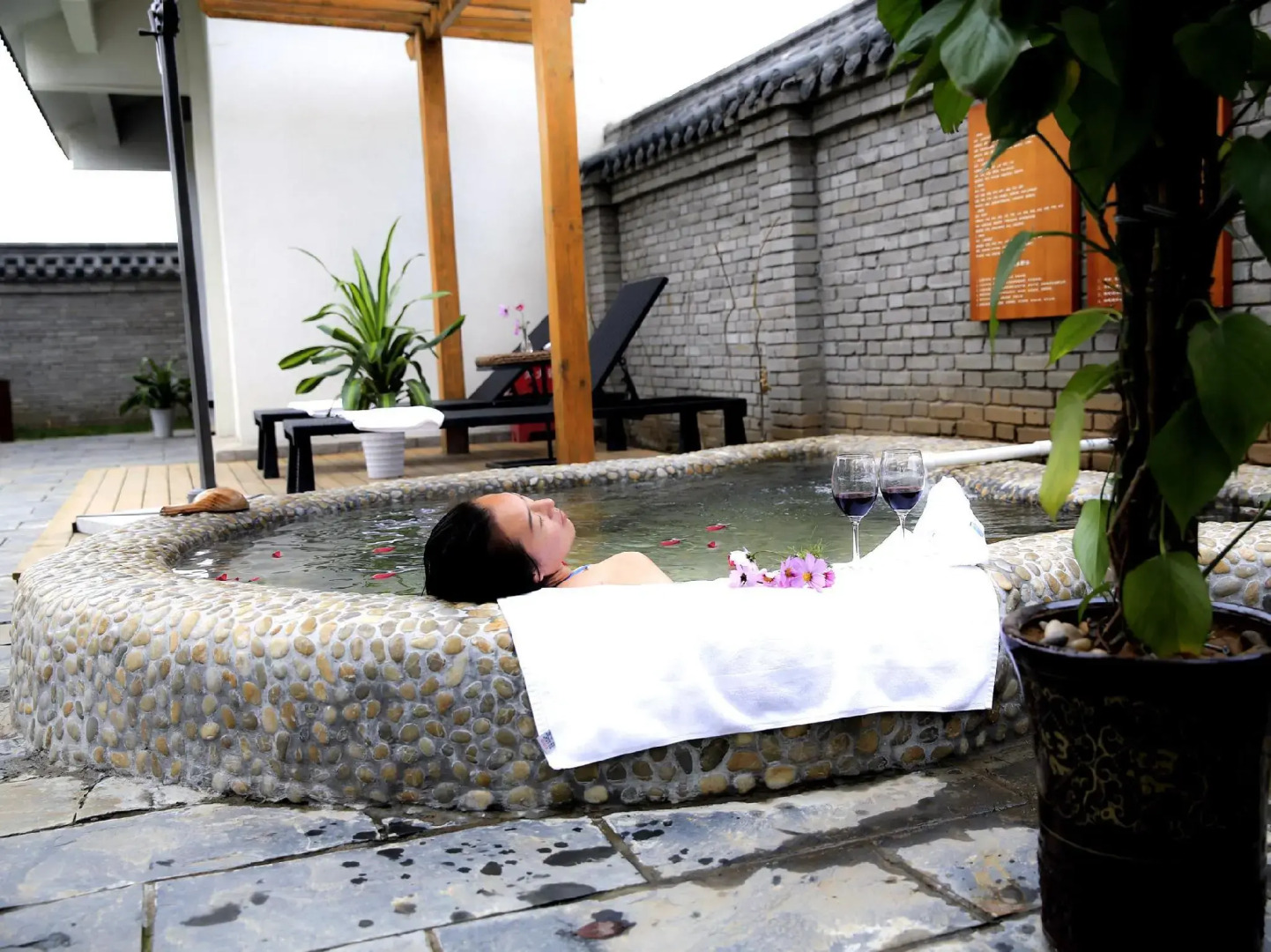 Scenery Retreats Taibai Mountain Hot Spring Villa Resort