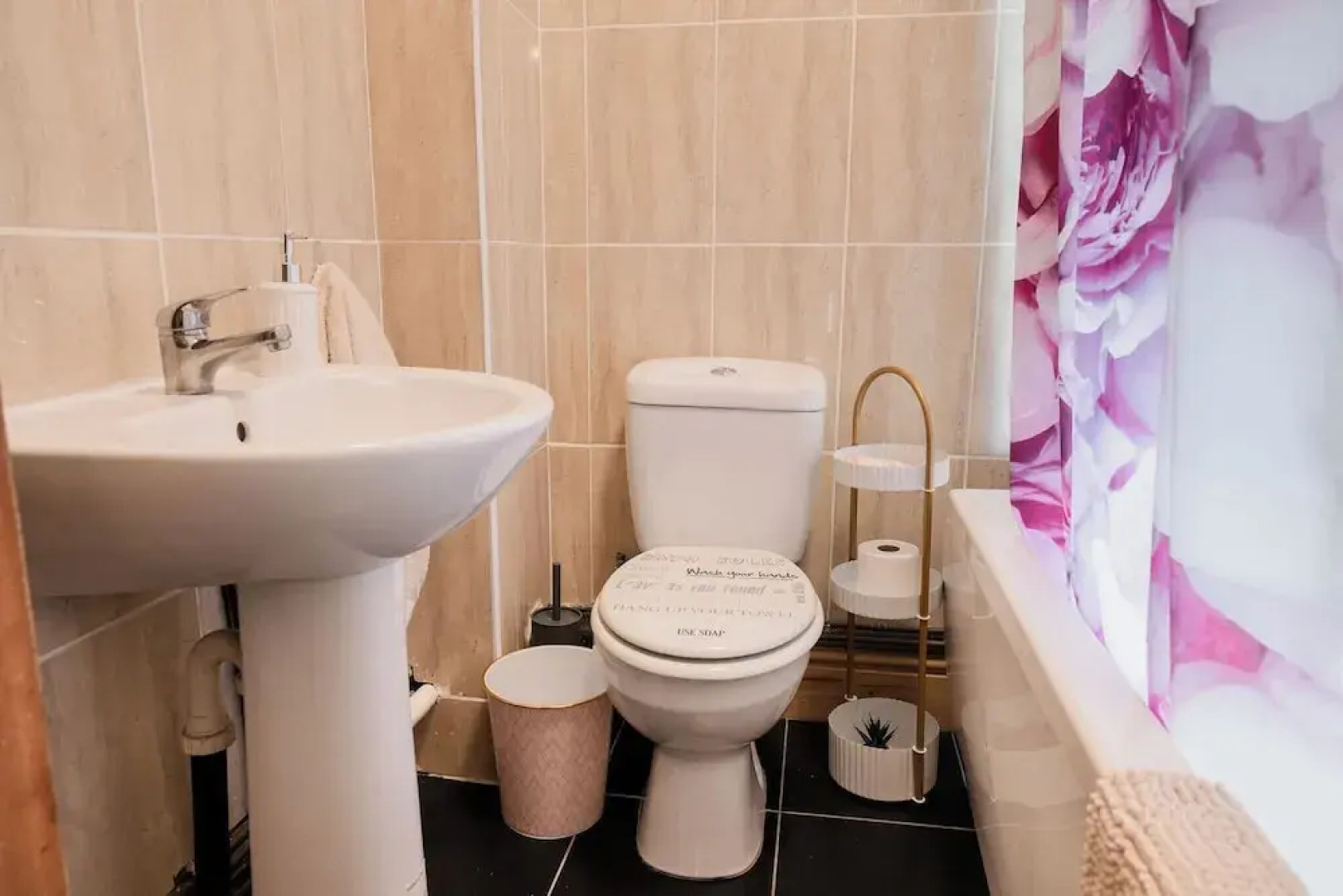 6-bed House - Sleeps 13 - Families & Contractors