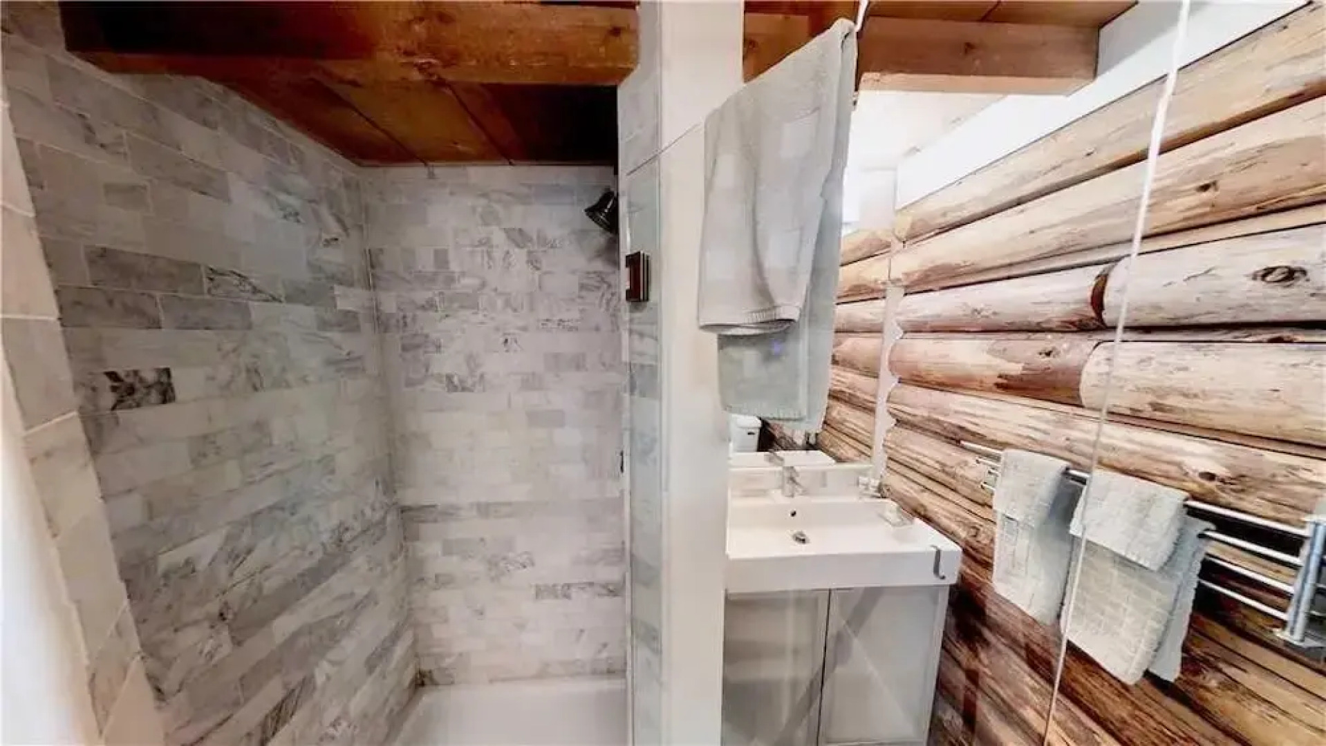 Pack Creek Road House by RedAwning