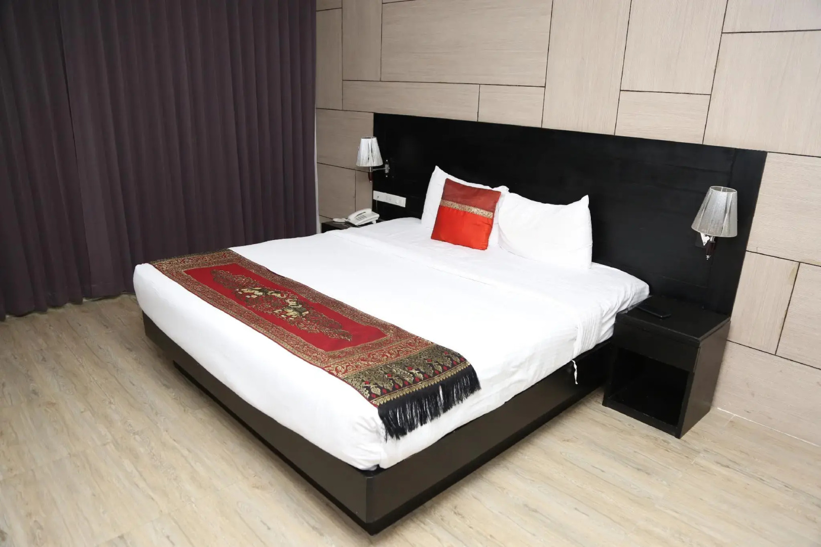 Boss Suites Nana Hotel