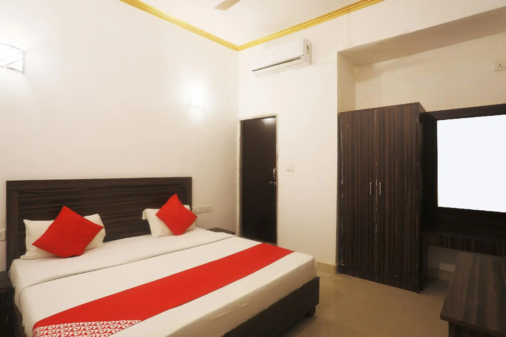 OYO 45552 Central Hotel