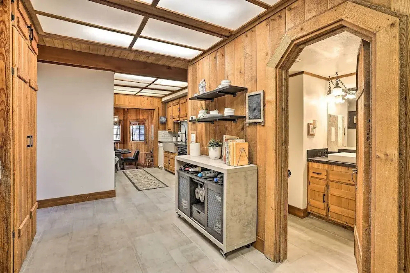 Cimarron Lodge Retreat With 3 Decks & Grill!