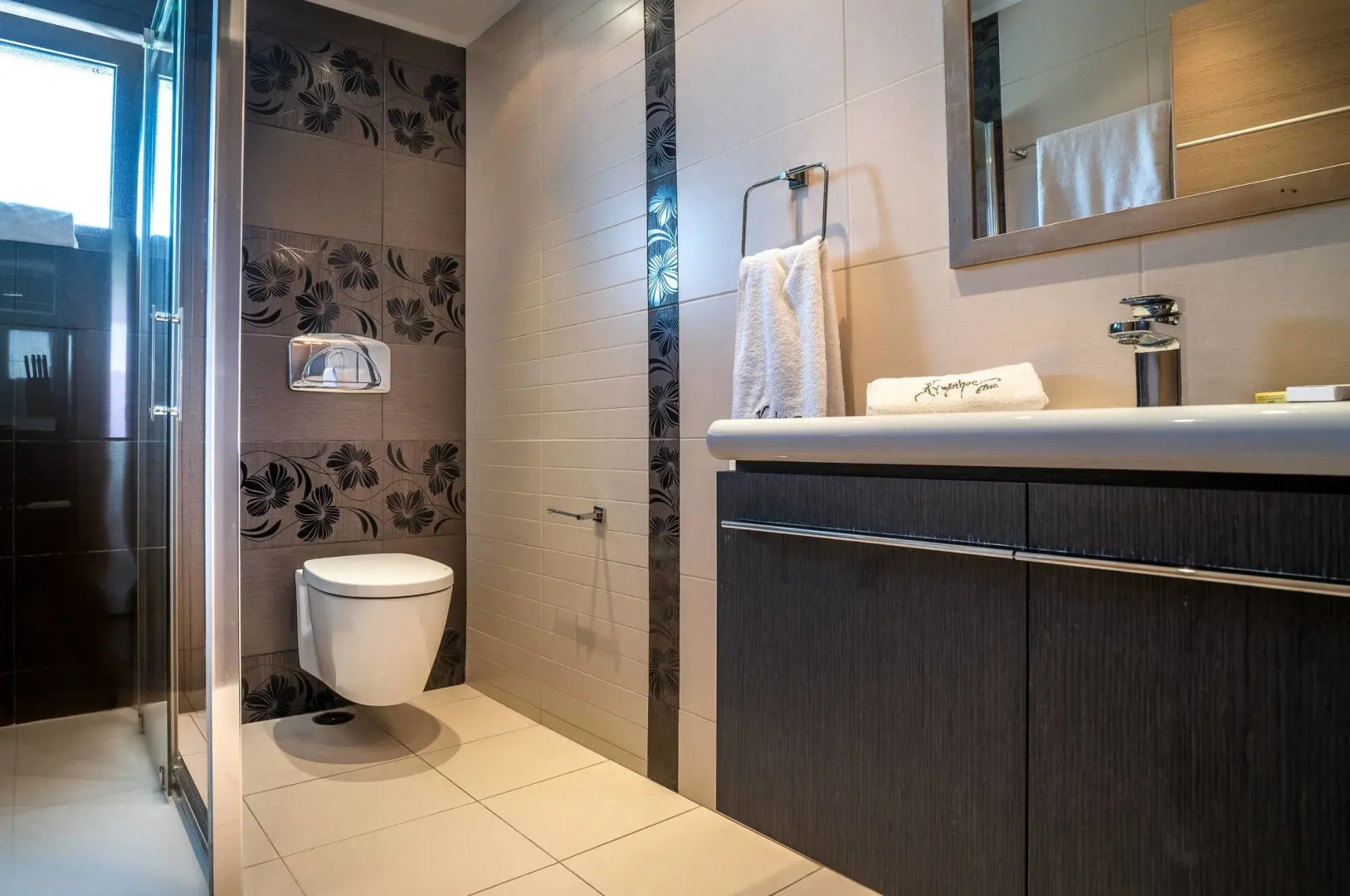 Kymothoe Elite Suites