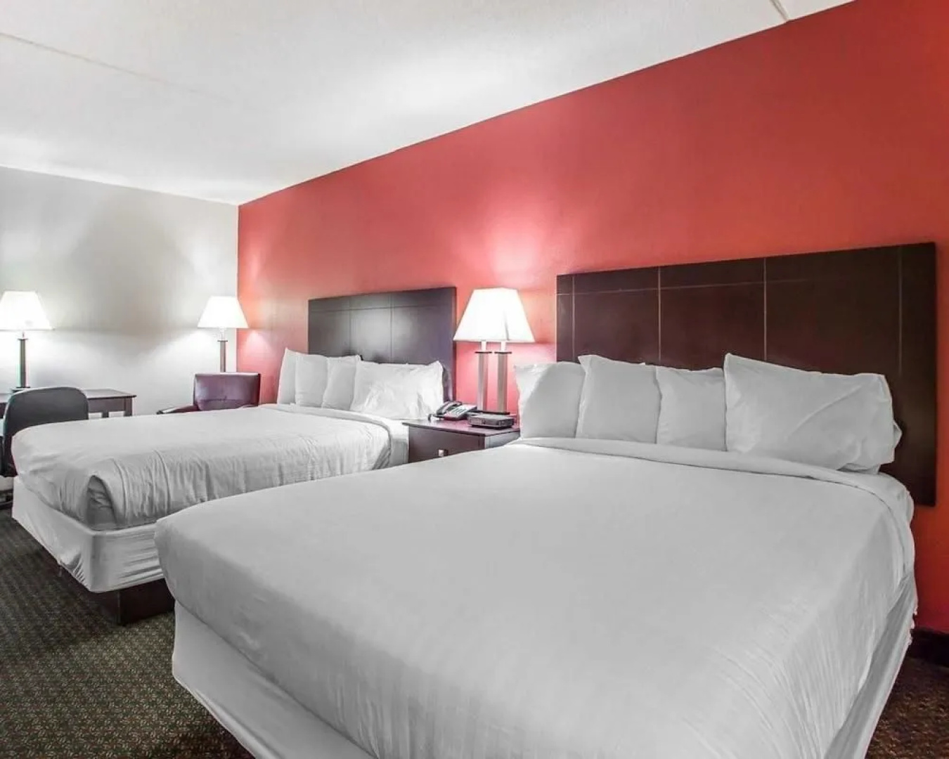 Econo Lodge Inn & Suites Outlet Village