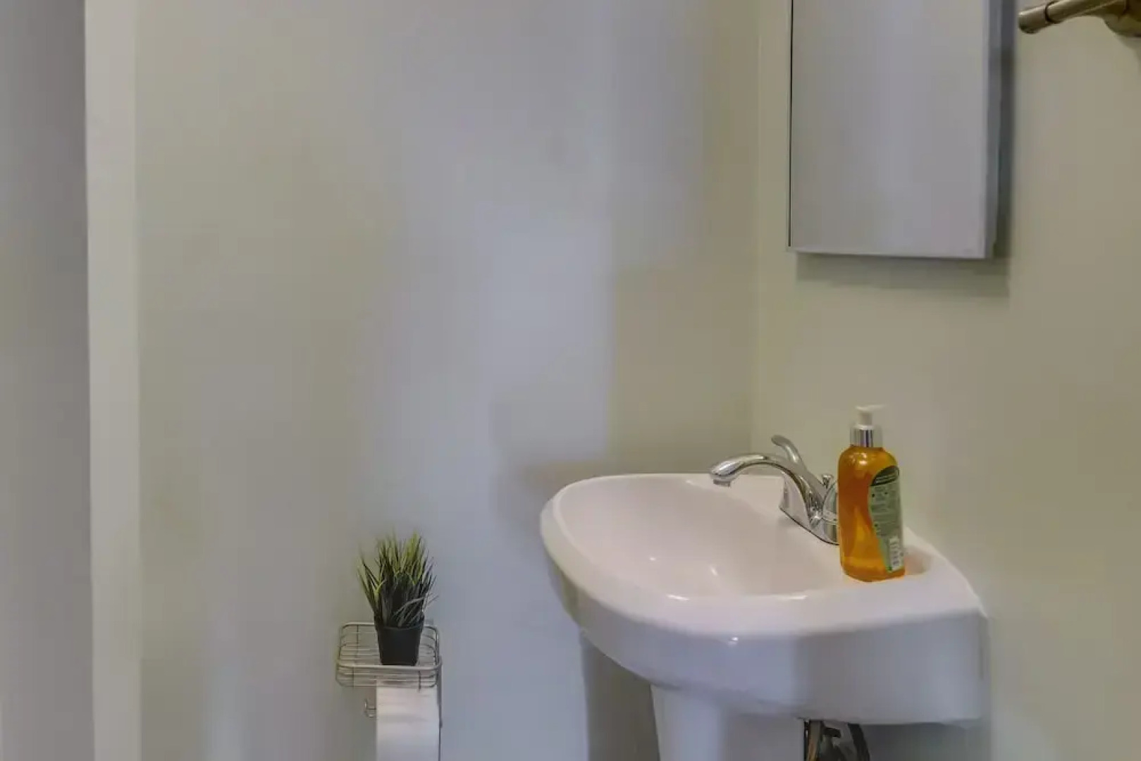 Charming Pensacola Vacation Rental - 3 Mi to Dtwn