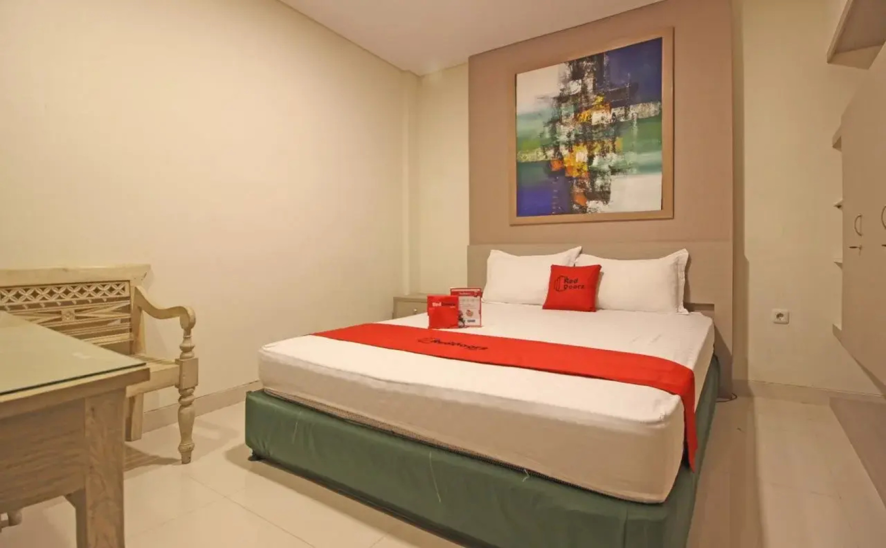 RedDoorz Plus near Solo Square 2