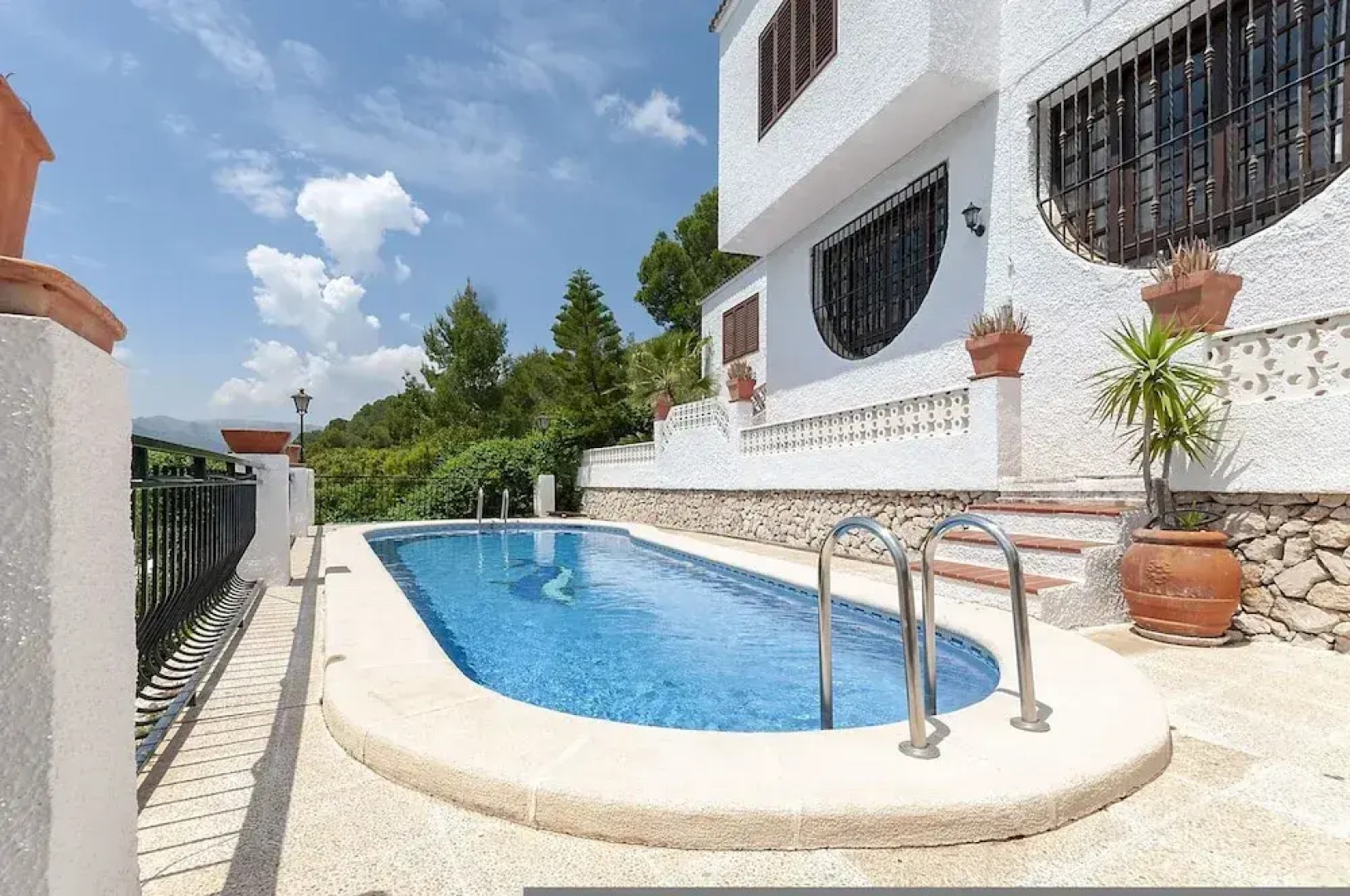 Casabra in Ador With 5 Bedrooms and 3 Bathrooms