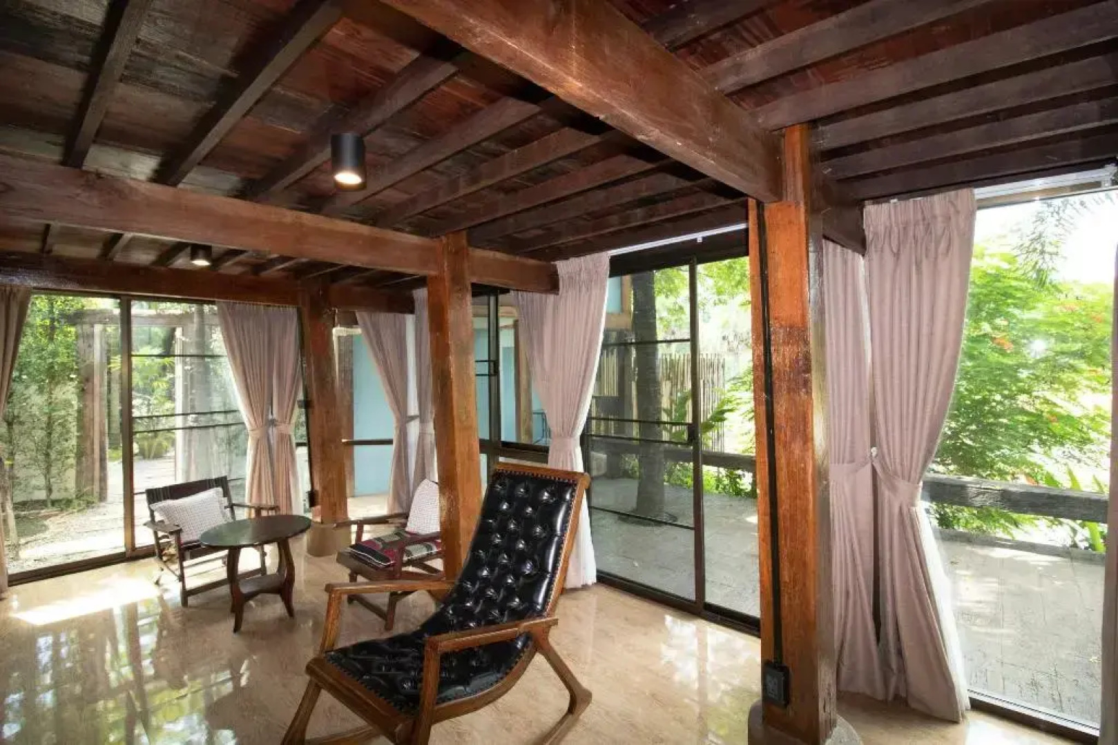 Royal Train Garden Resort By Zuzu