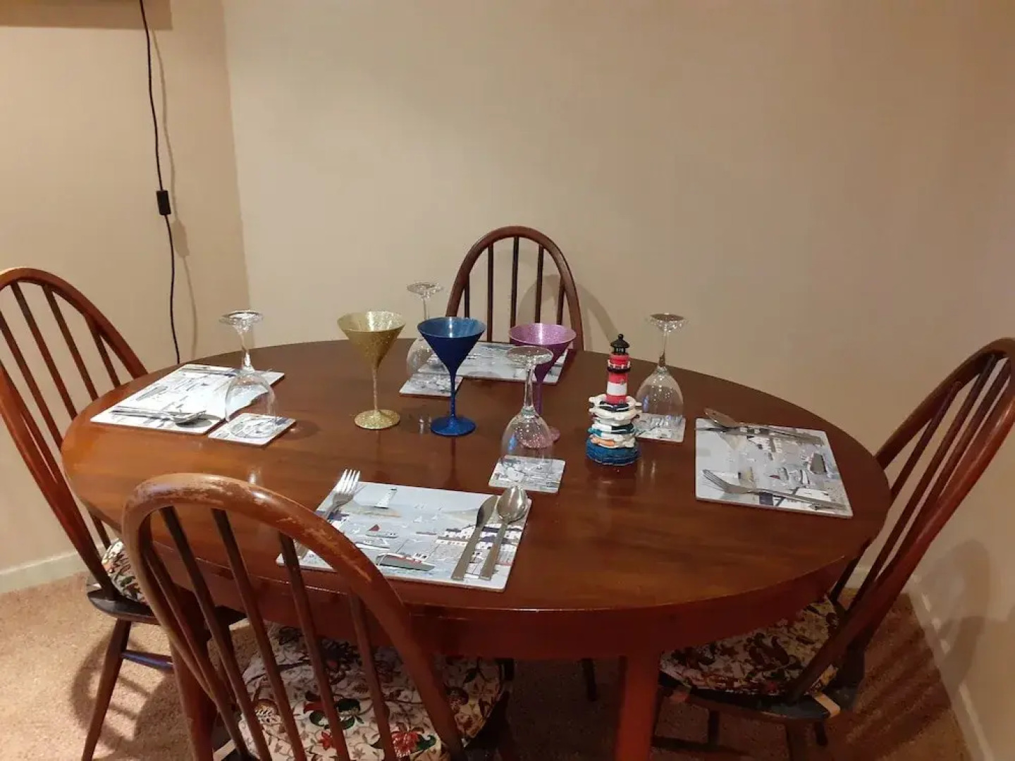 2 Bed Apartment 2 Mins Walk Away From the Beach!