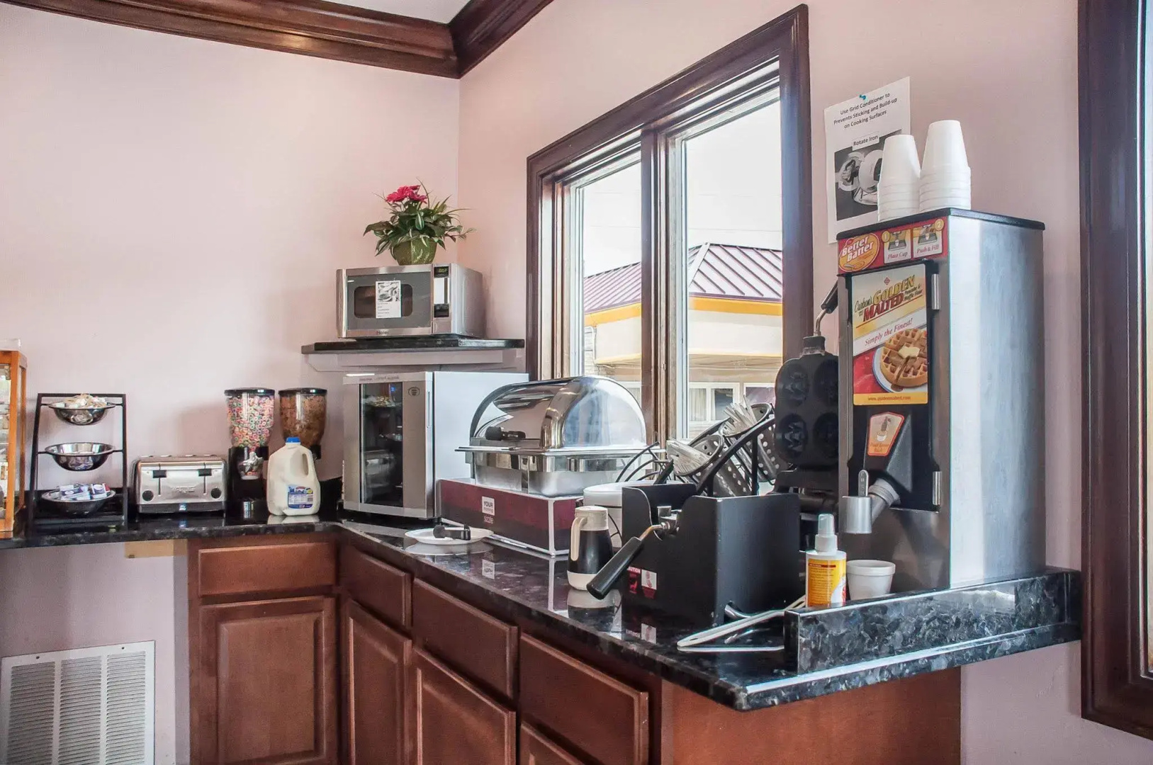Amherst Inn & Suites