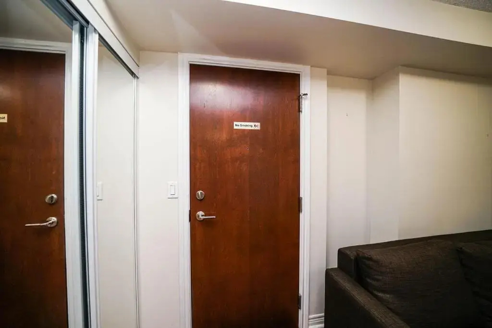 Sarkar Suites - 330 Burnhamthorpe Road