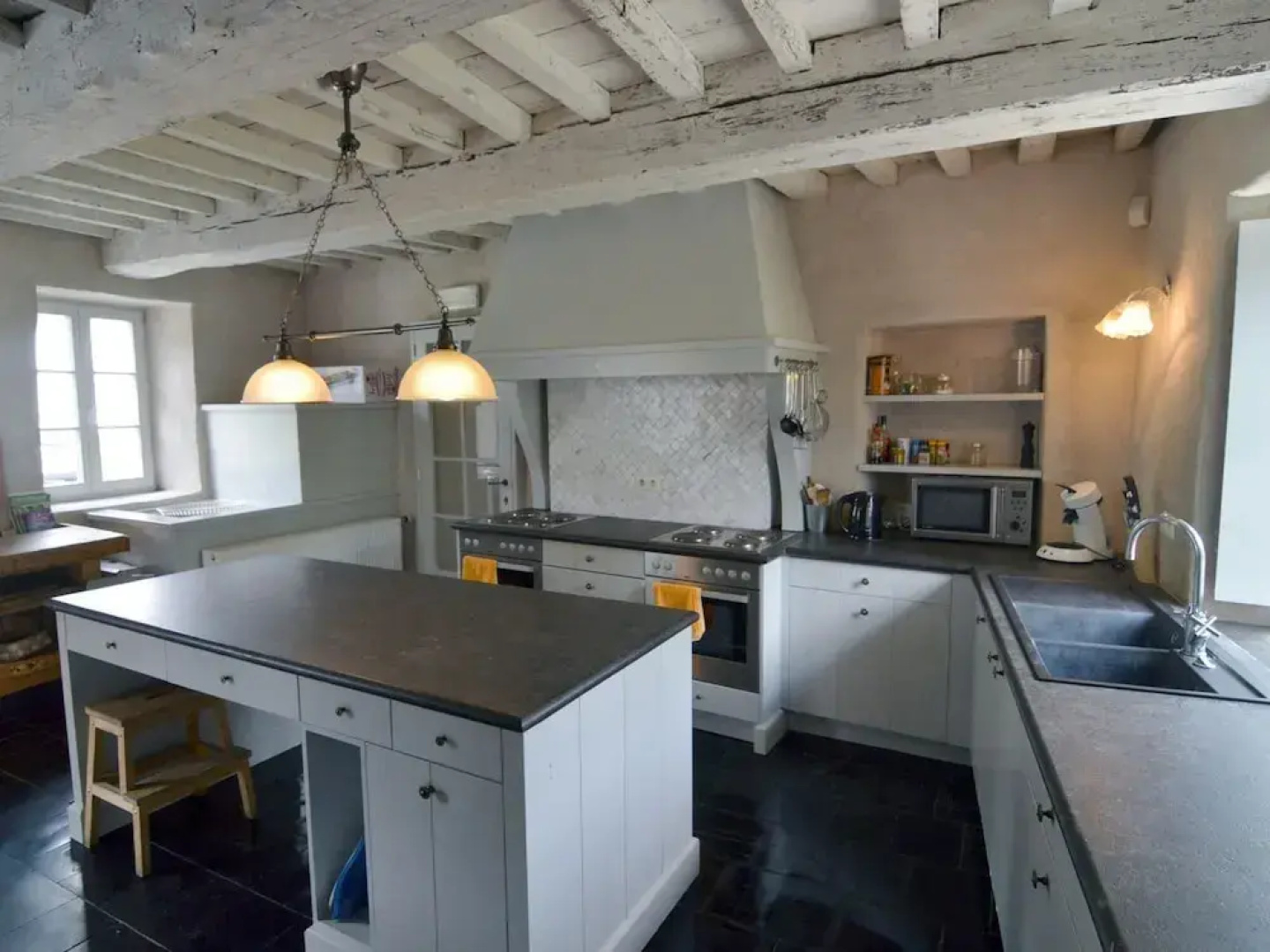 Elegant Estate Stay, Maredsous