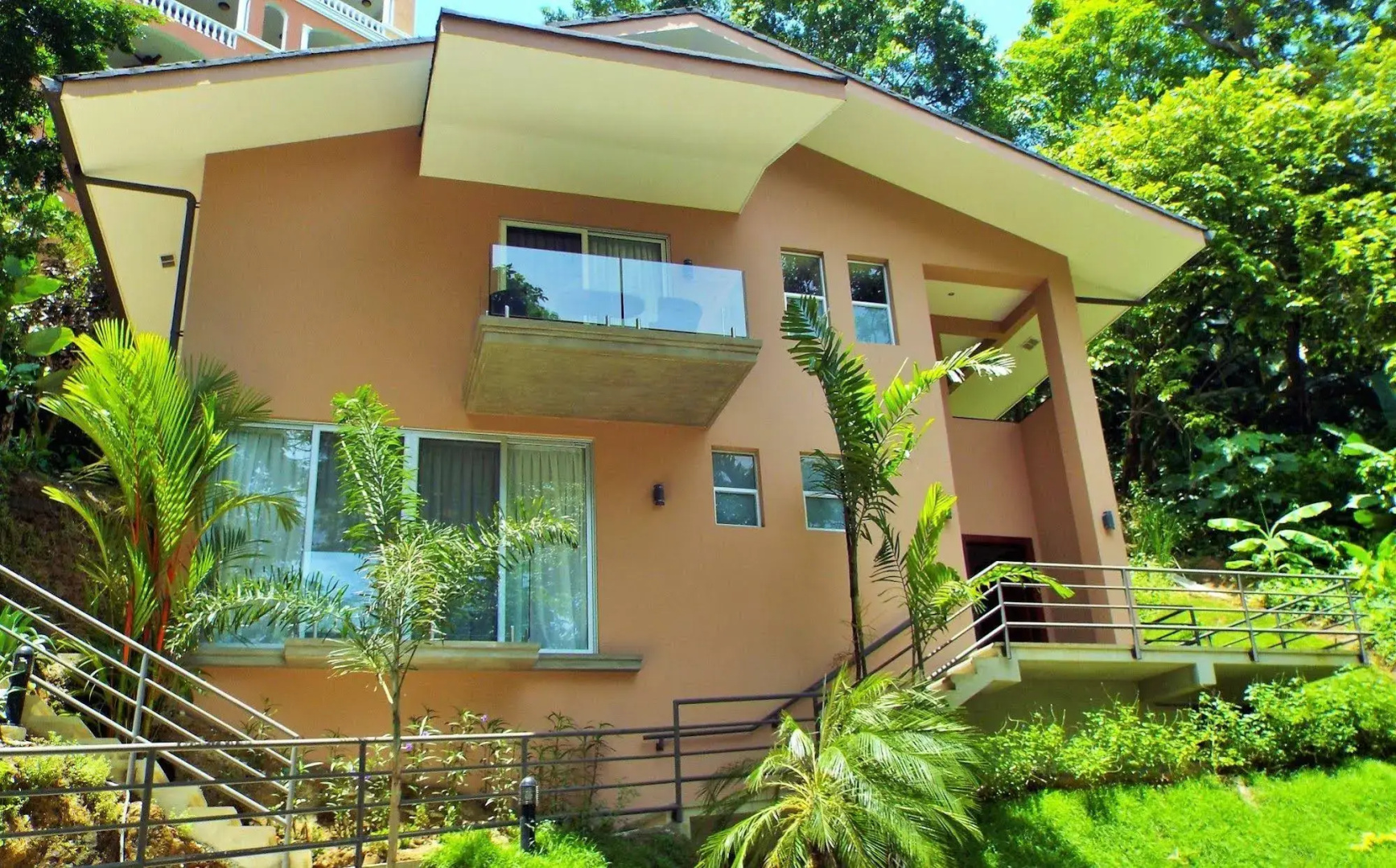 Tulemar Resort
