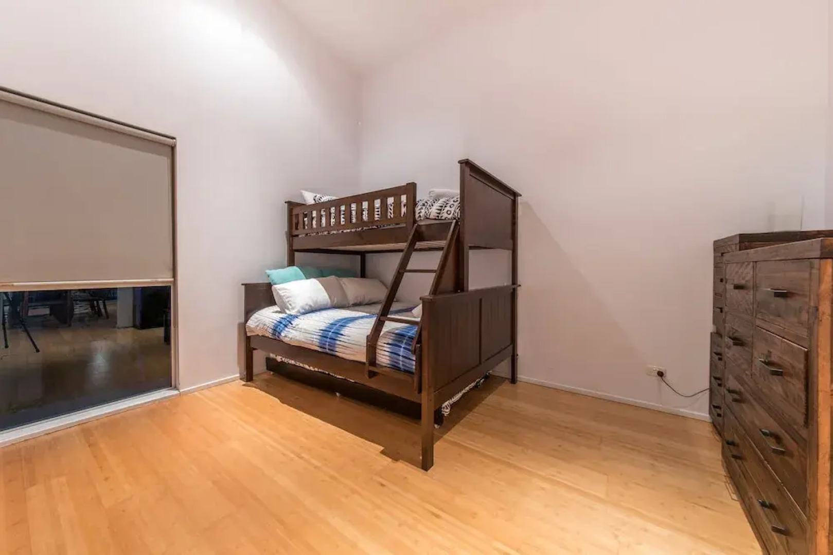 Azure Seas Executive - Airlie Beach