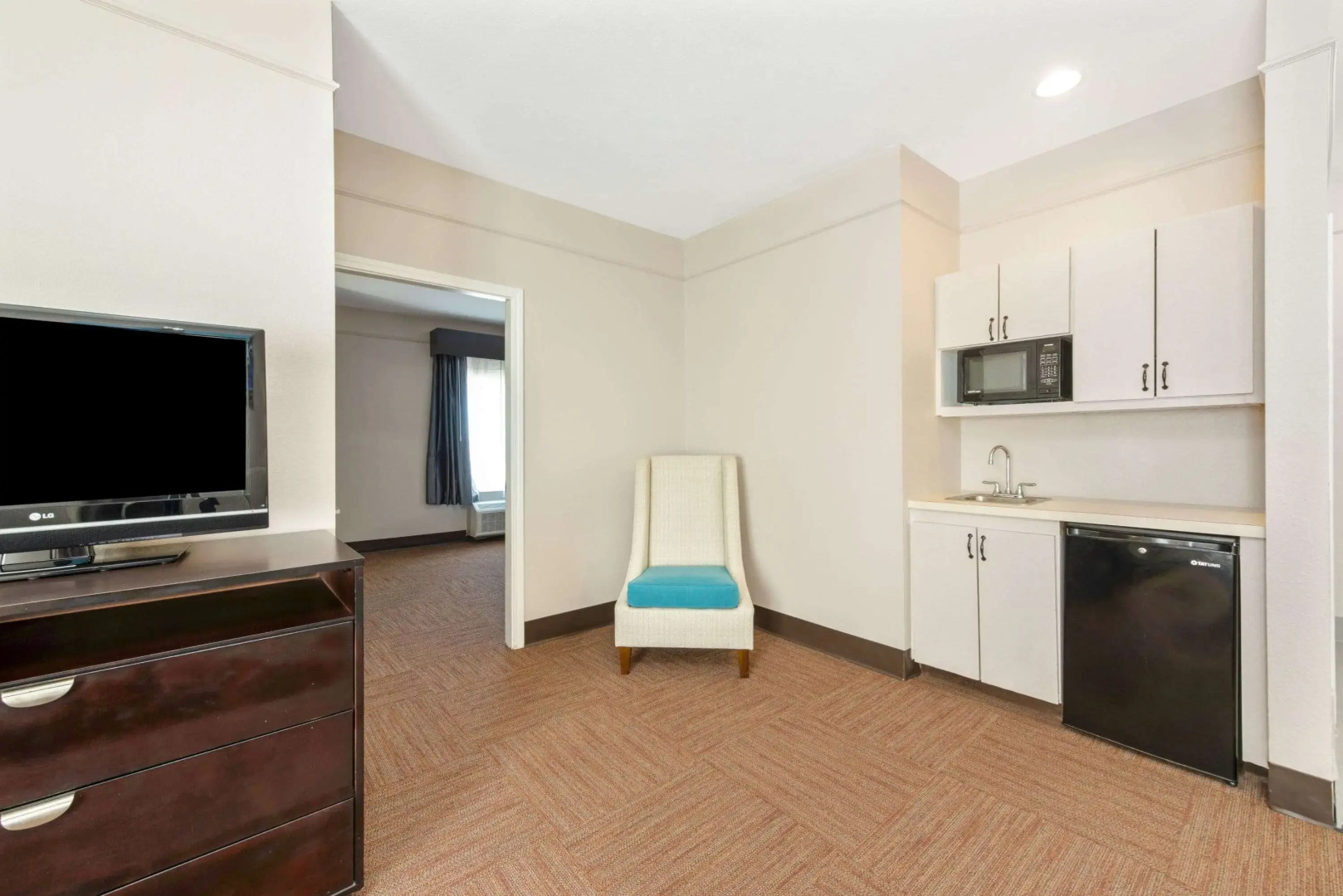 La Quinta Inn & Suites by Wyndham Winnie