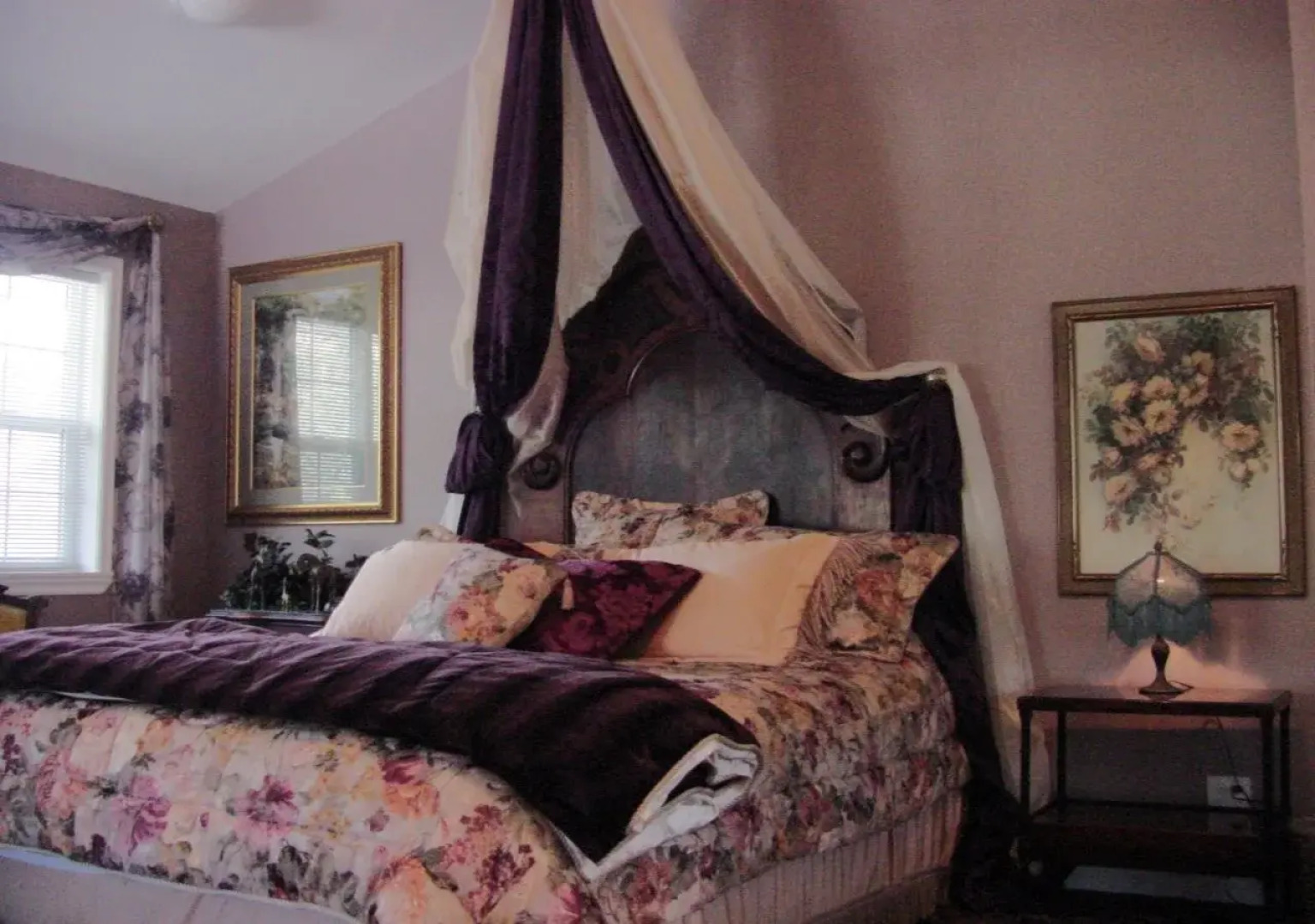 Hearthstone Elegant Lodge by the River