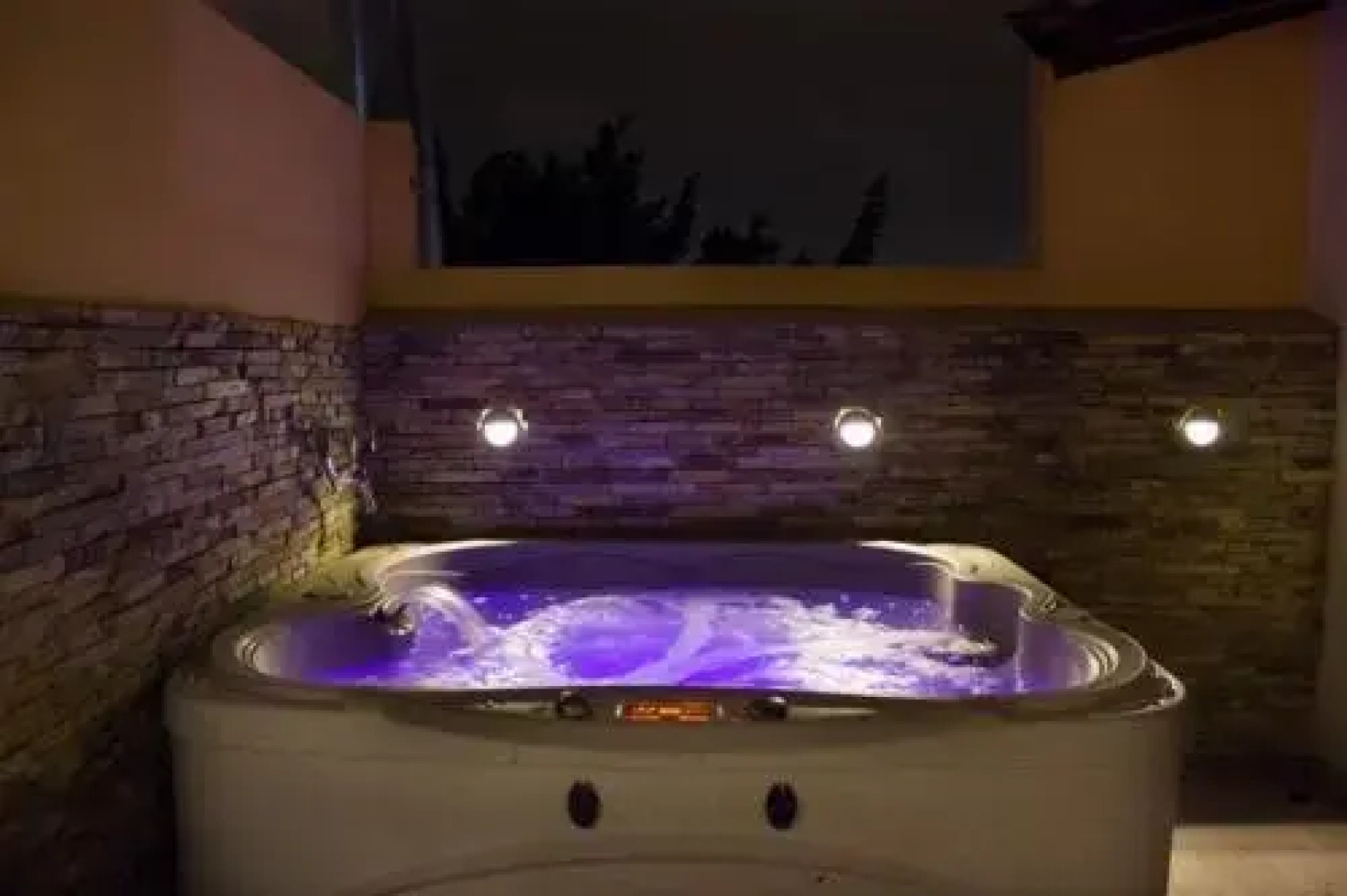 Apartamento Lleras AC Hot Tub
