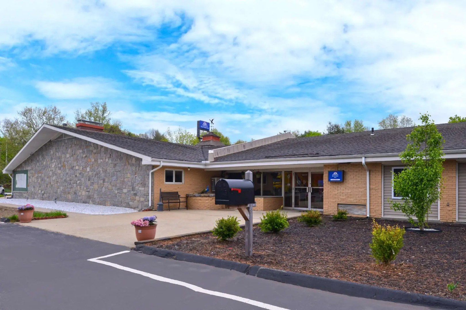 Motel 6 Putnam, CT