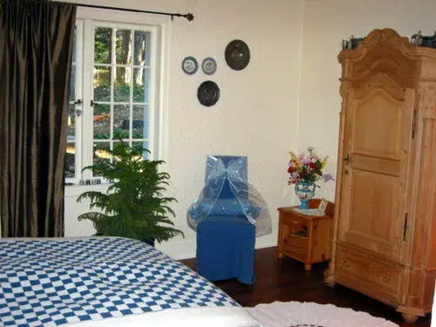 Charm of Qualicum Bed and Breakfast