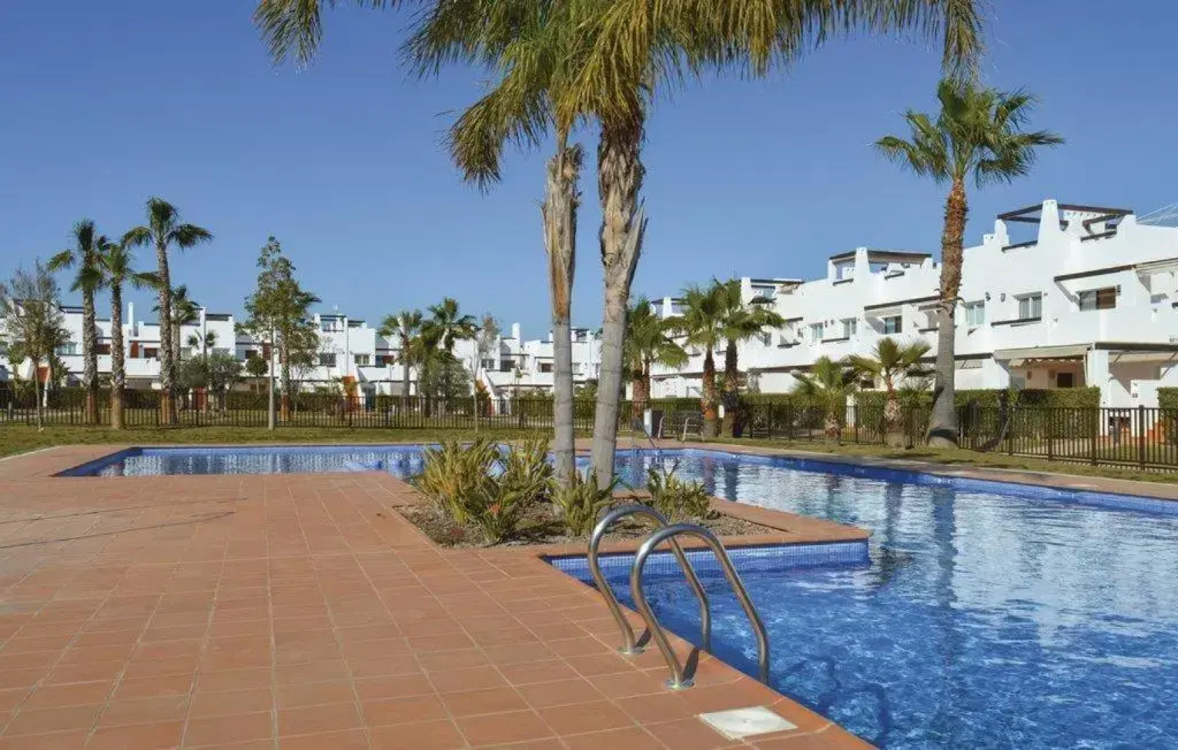 2 bed apartment on Condado De Alhama with roof solarium N5