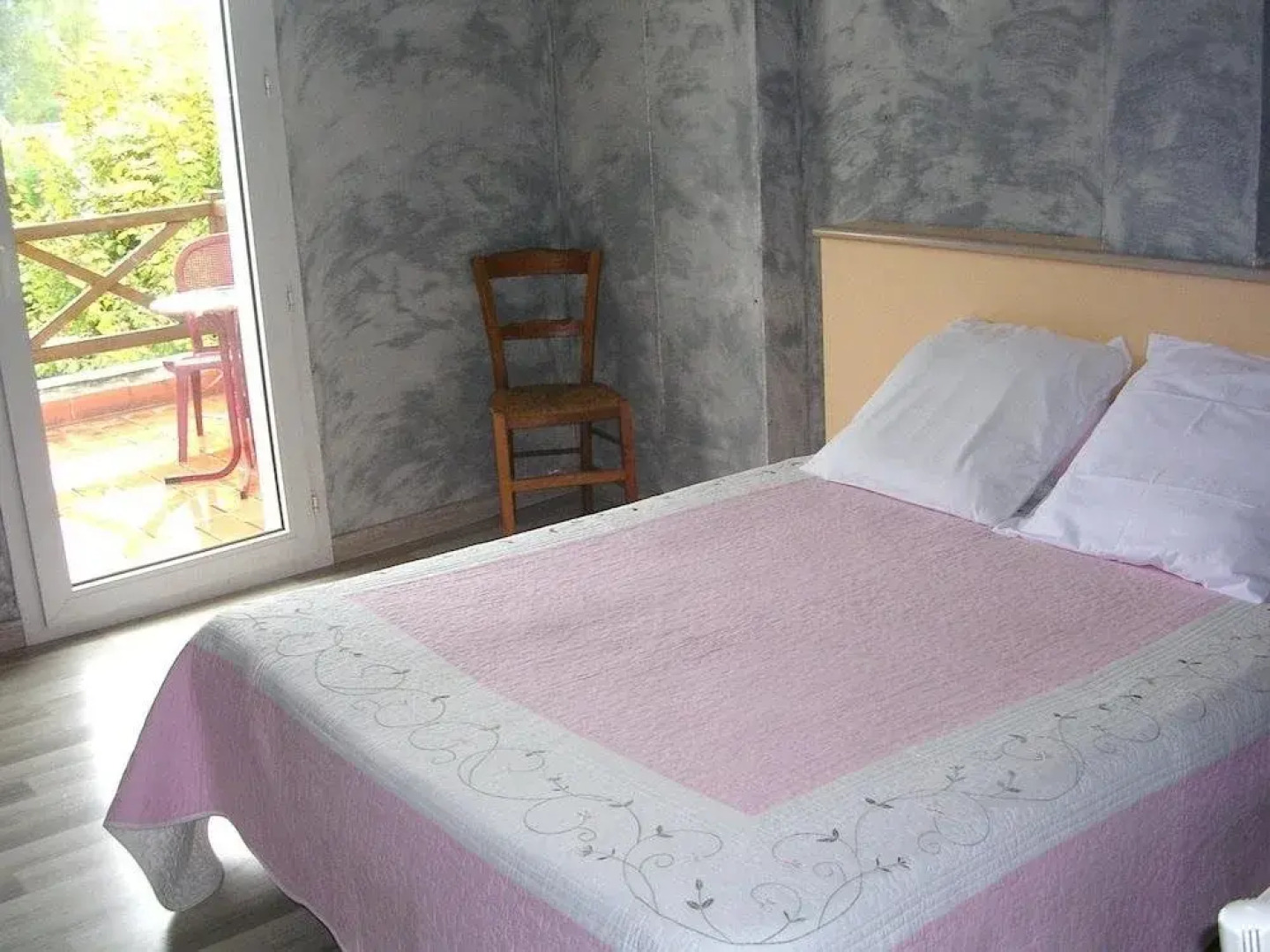 Hôtel Le Saint Pierre à St-Pierre de Chignac en Périgord