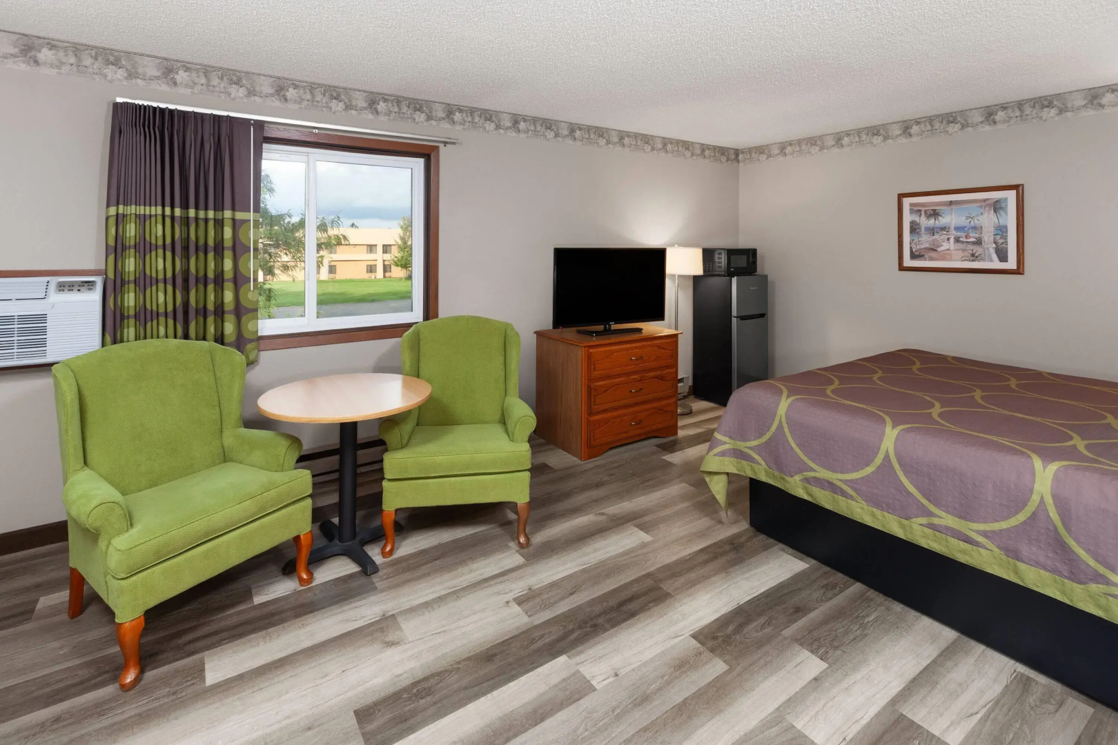 Super 8 by Wyndham Green Bay Near Stadium