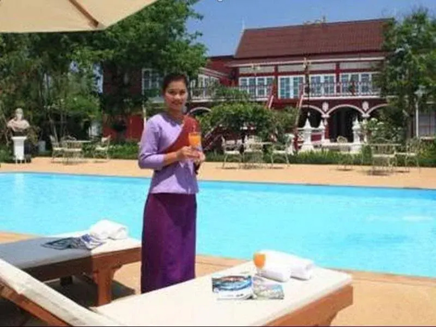 Aunruen Residence & Restaurant