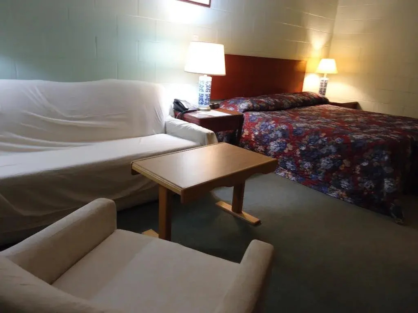 Sturgeon River Inn & Restaurant