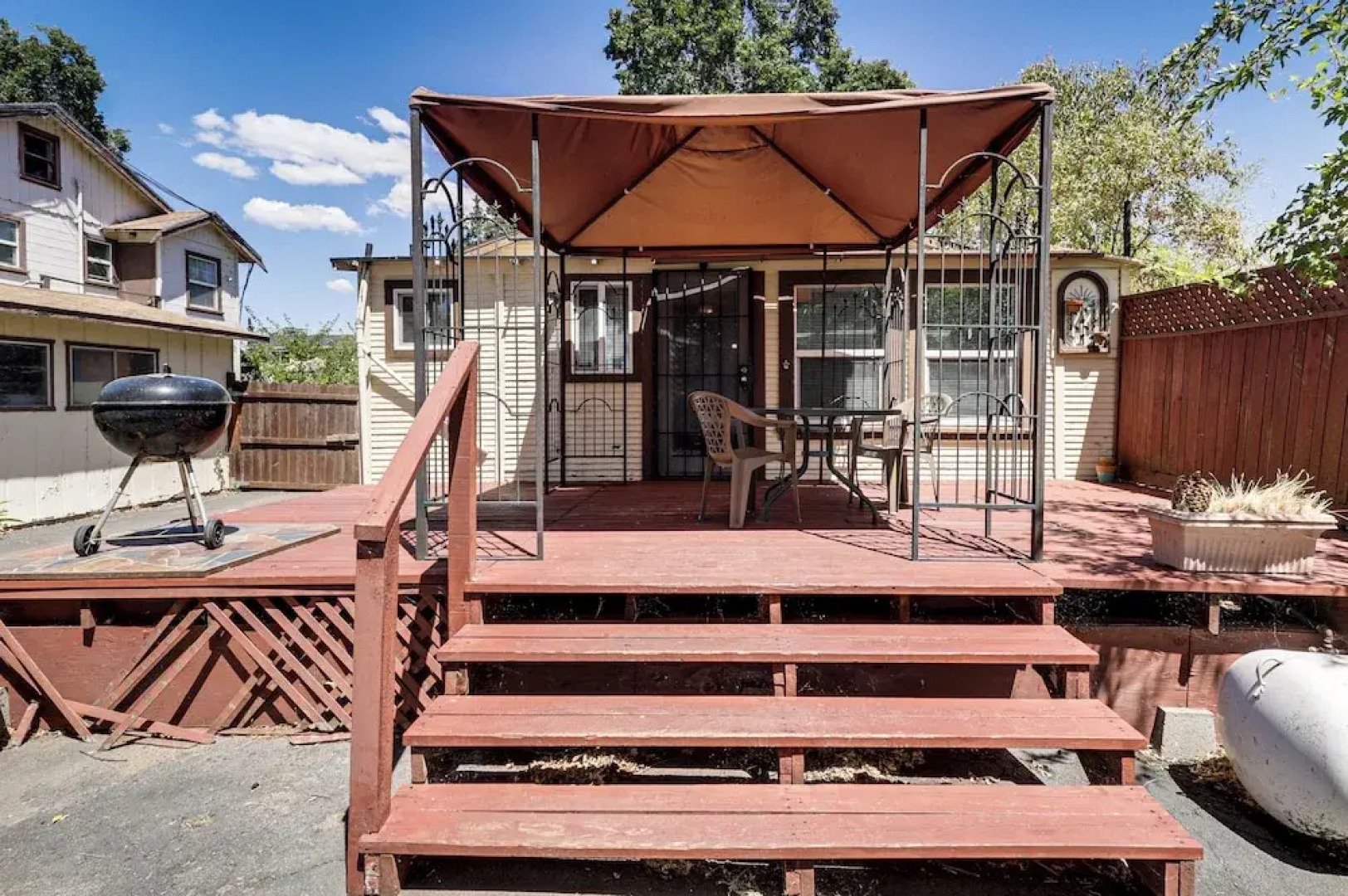 Watefront Getaway w/ Mtn Views & Dock in Clearlake