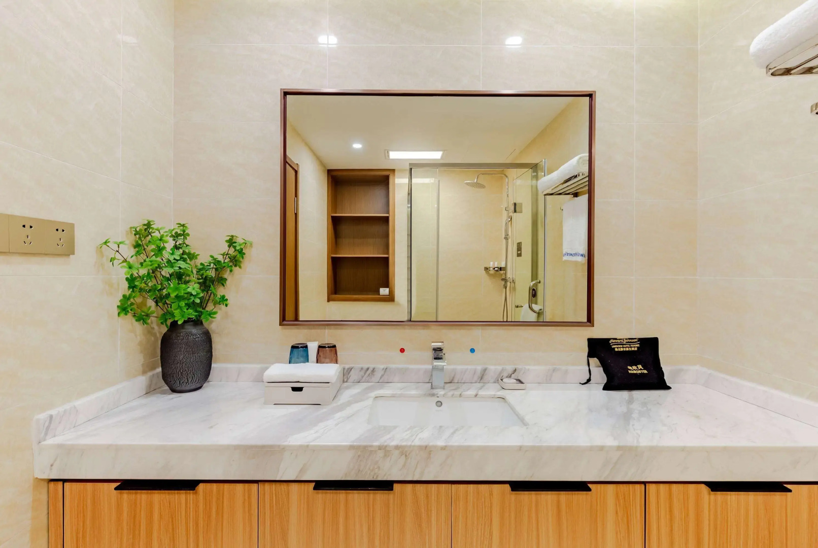 Howard Johnson Lakeview Hotel Huaibei