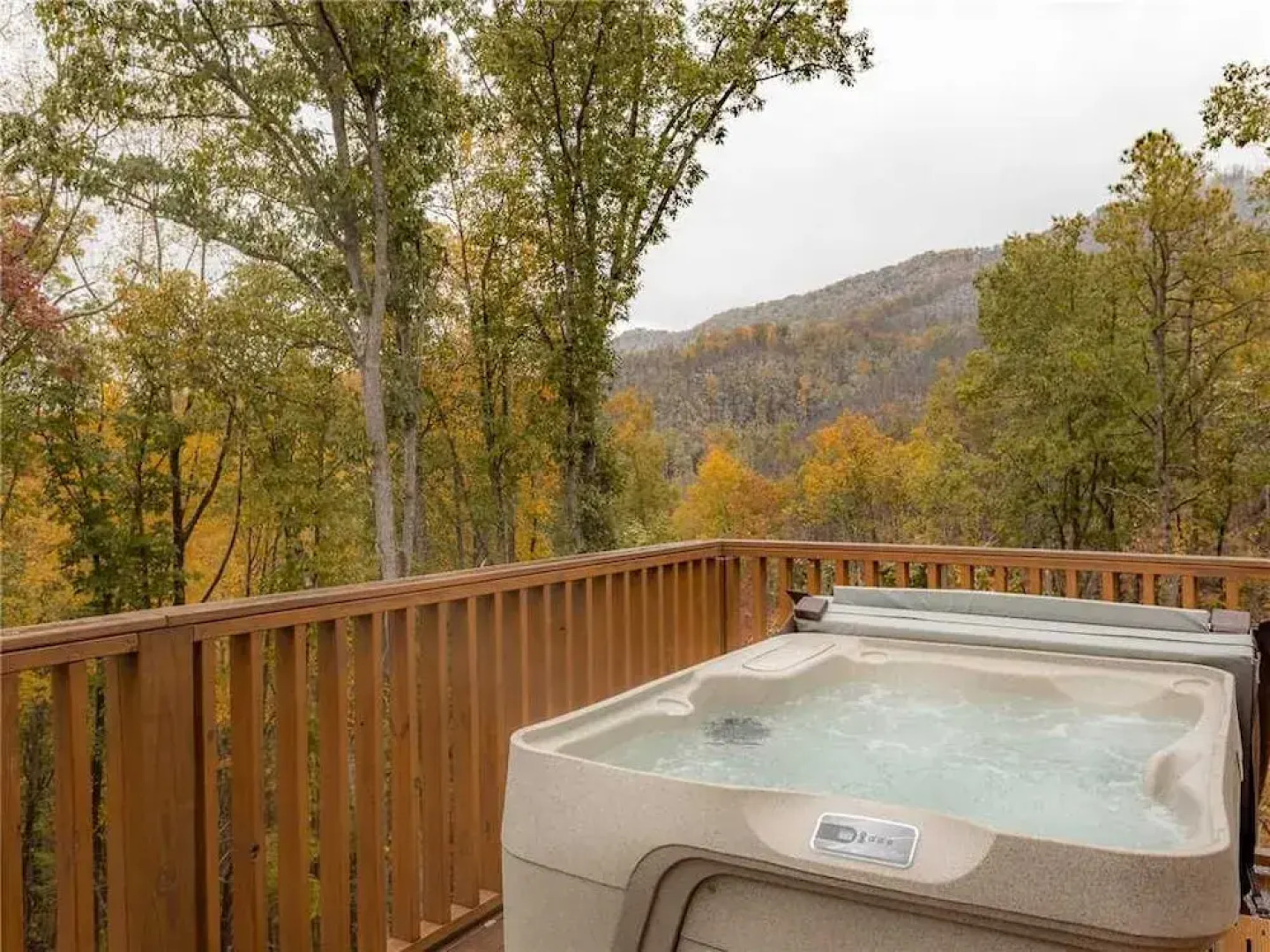 Lone Wolf Lodge - Three Bedroom Cabin