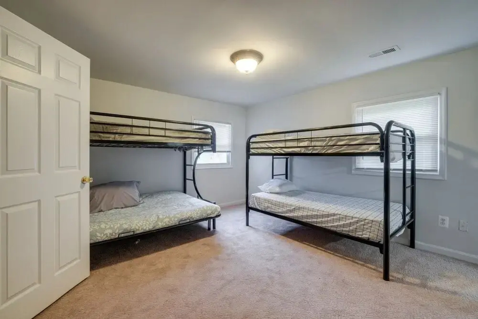 Spacious Triangle Townhome - Near Hiking & Golf!