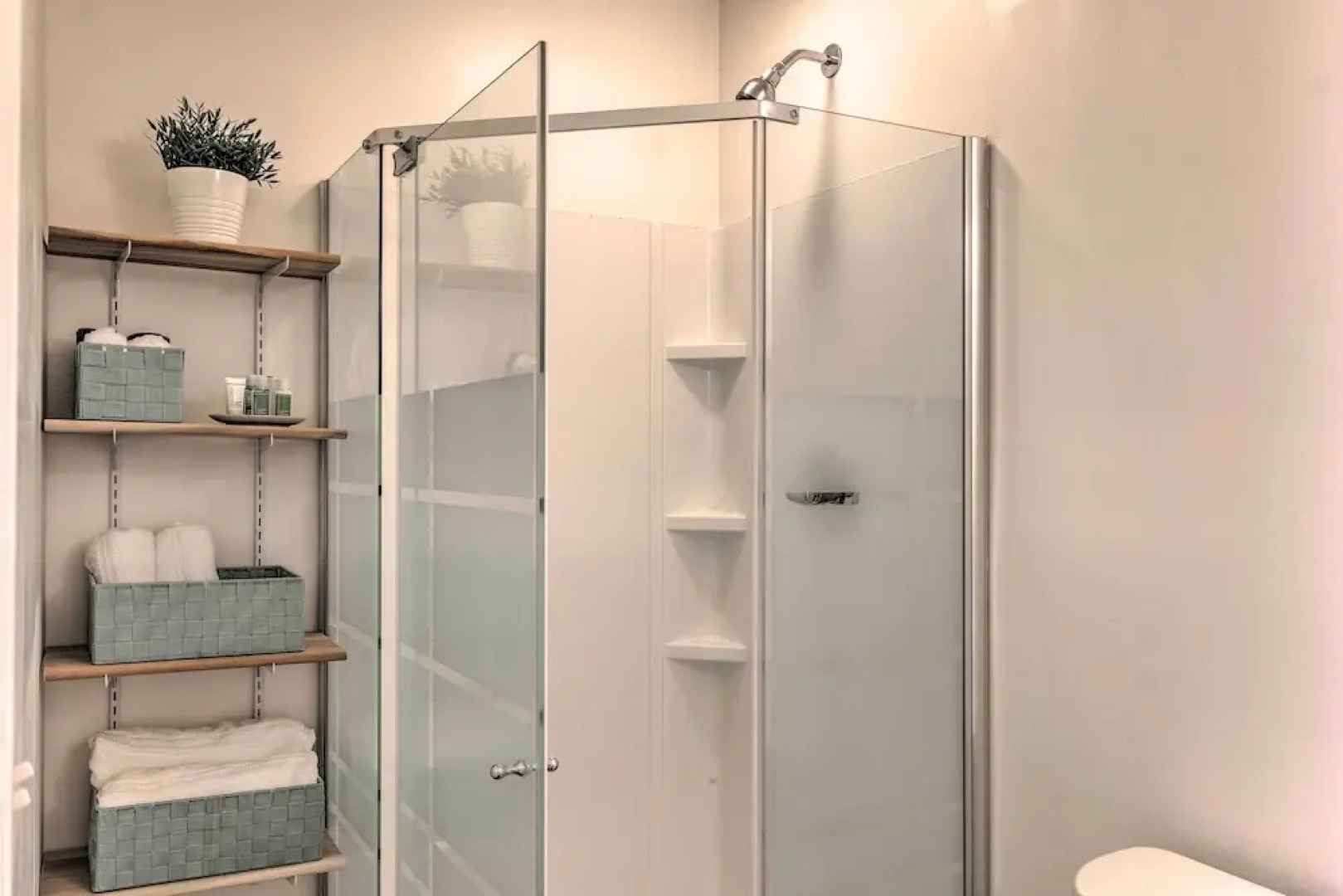 Claires Cottage ~ 4 Mi to Downtown Greenville!