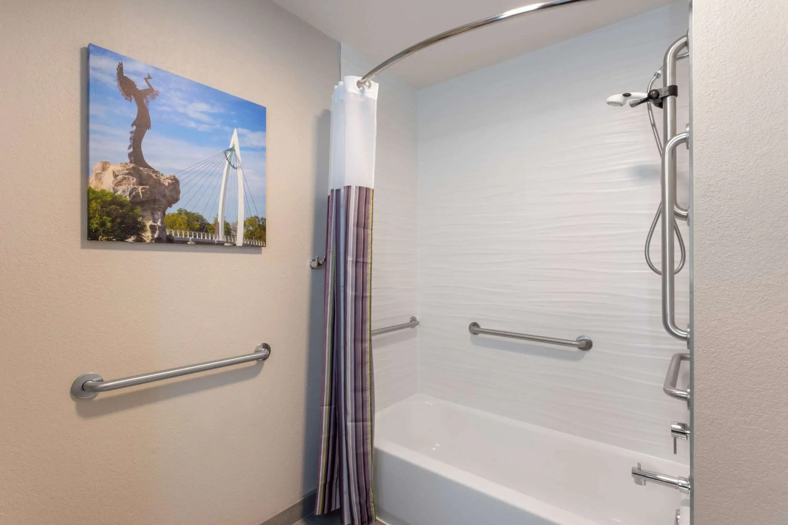 La Quinta Inn & Suites by Wyndham Wichita Airport