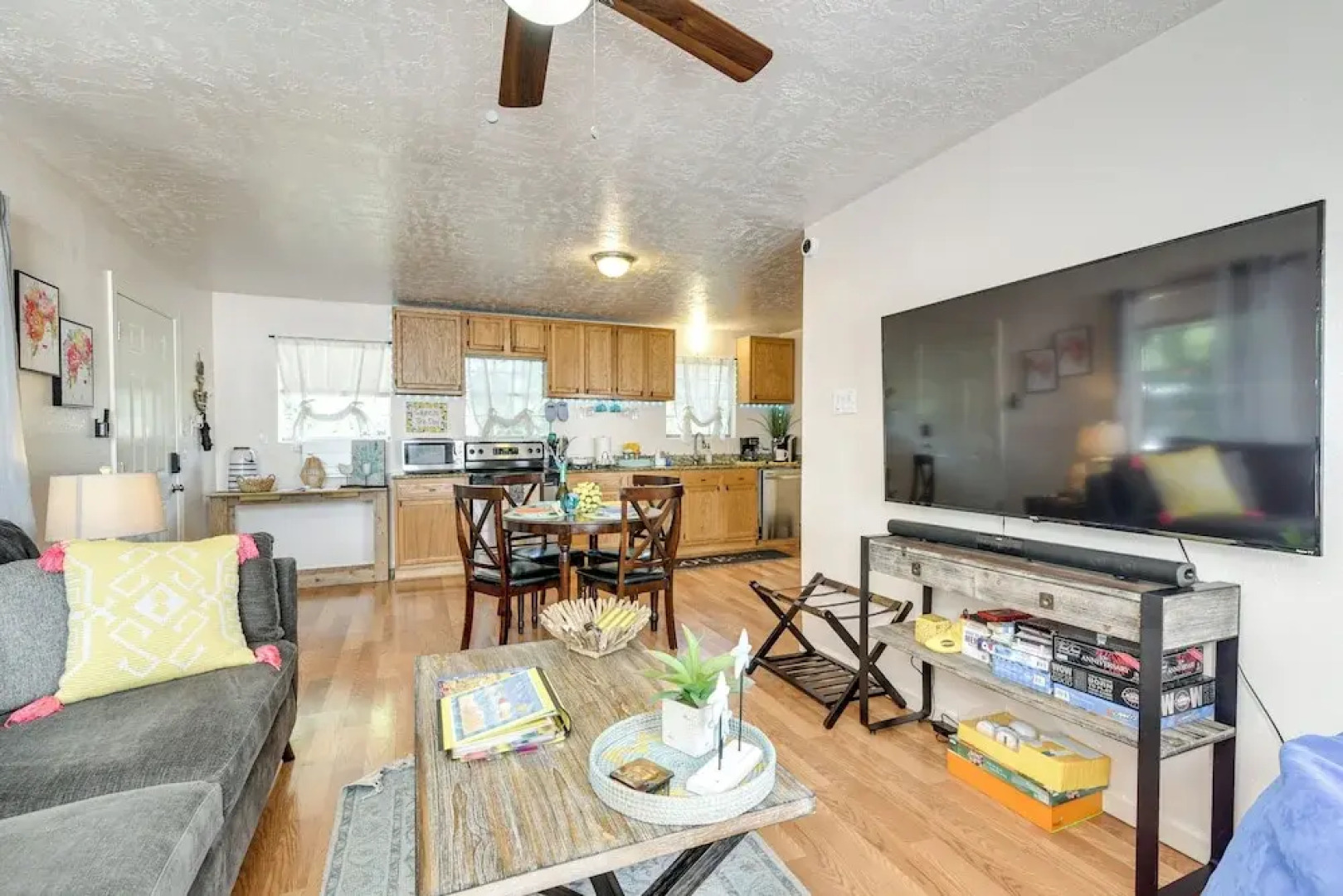 3 Mi to Boardwalk: Bacliff Apartment w/ Hot Tub