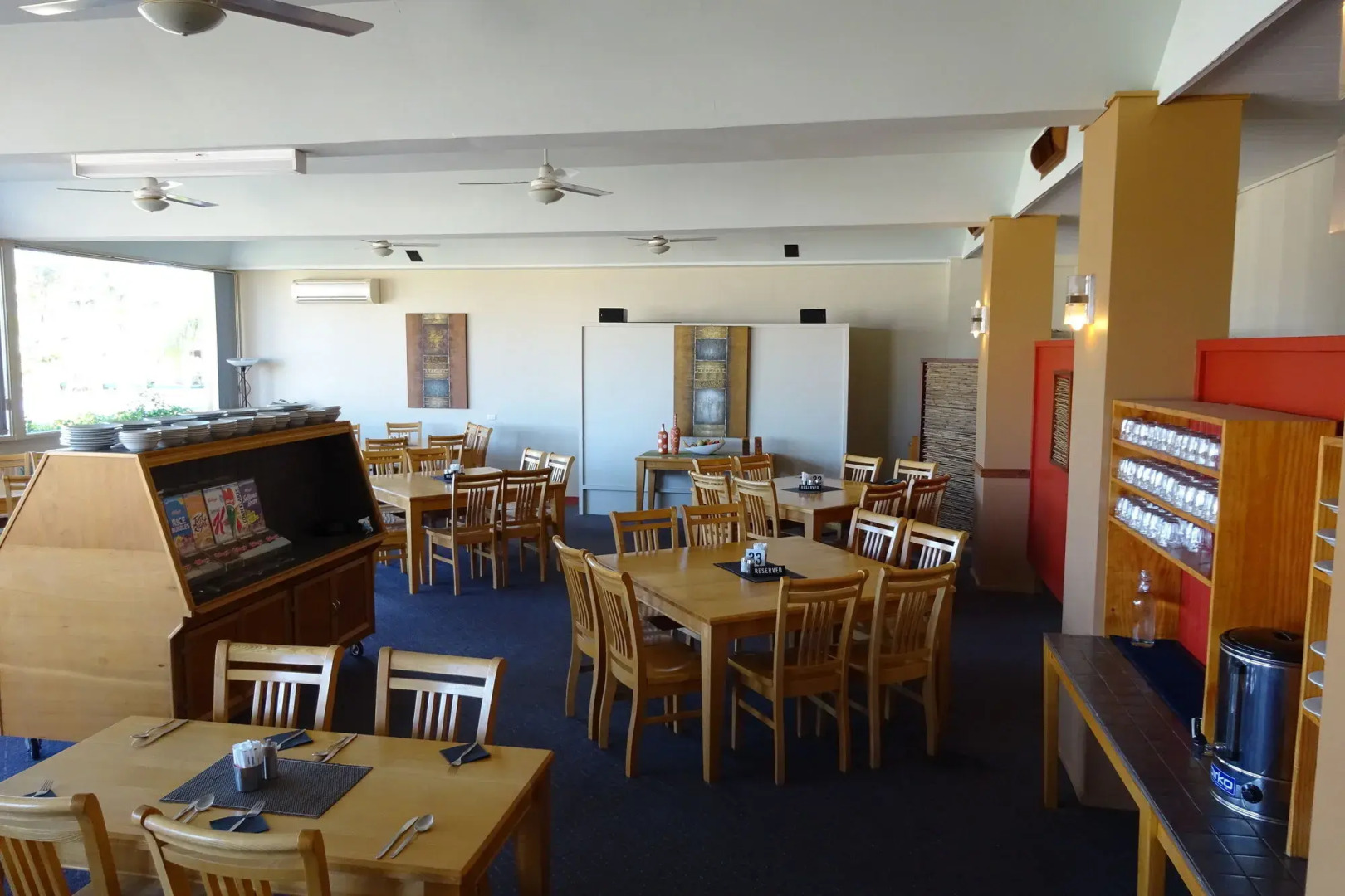 Black Dolphin Motel & Apartments