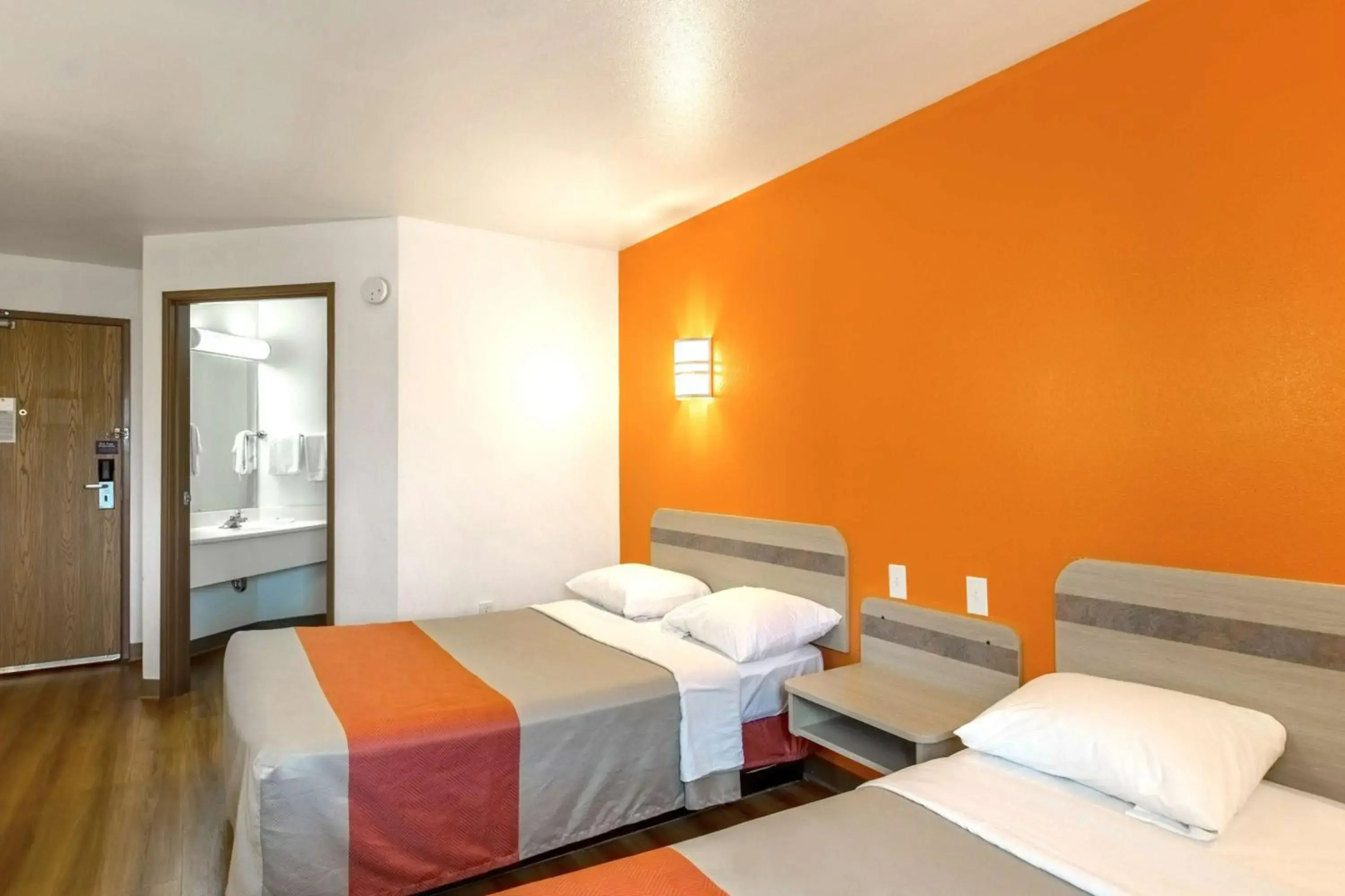 Motel 6 Baraboo, WI - Lake Delton