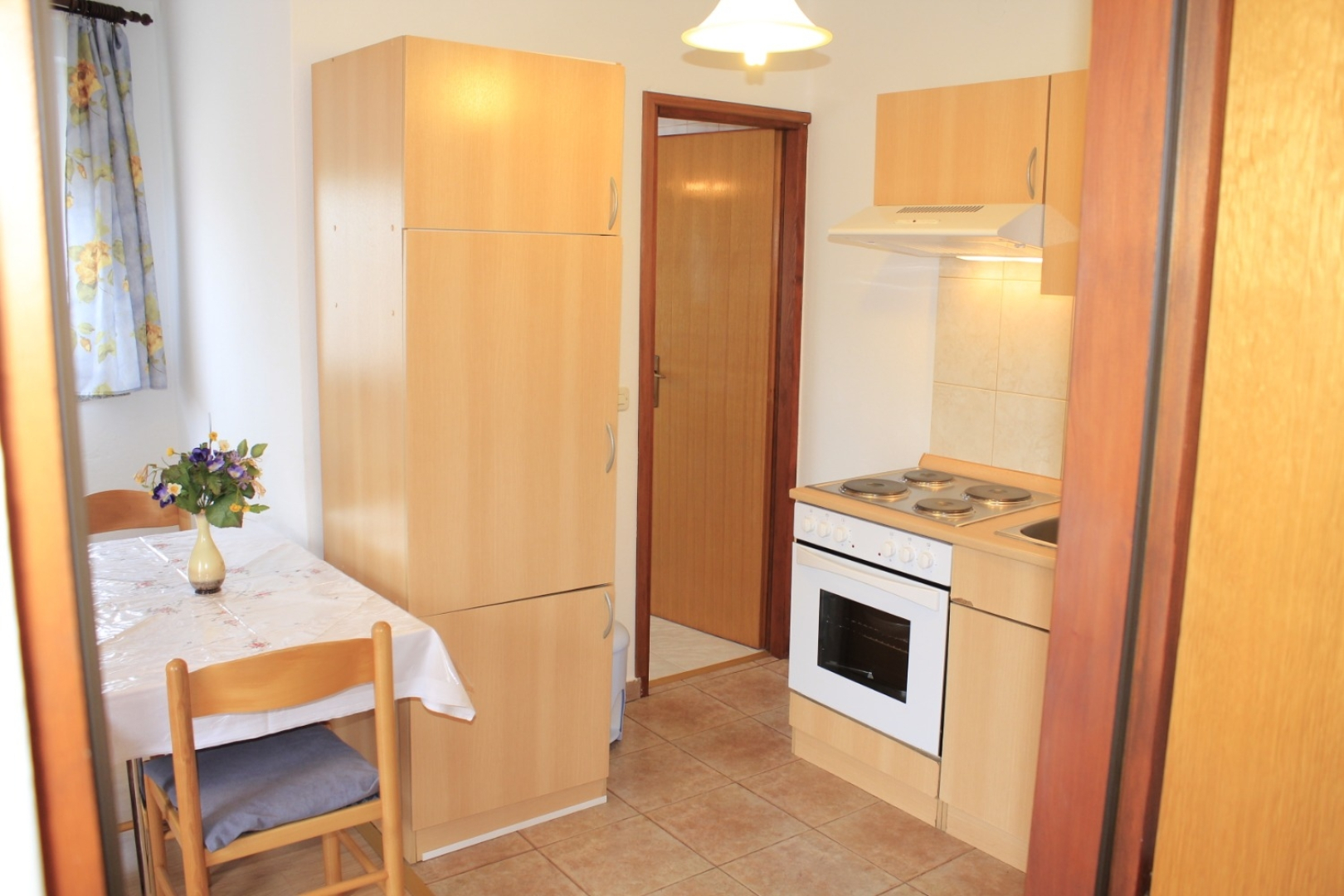 Apartment Ivan - 300 m from sea: A3 Nin, Zadar riviera