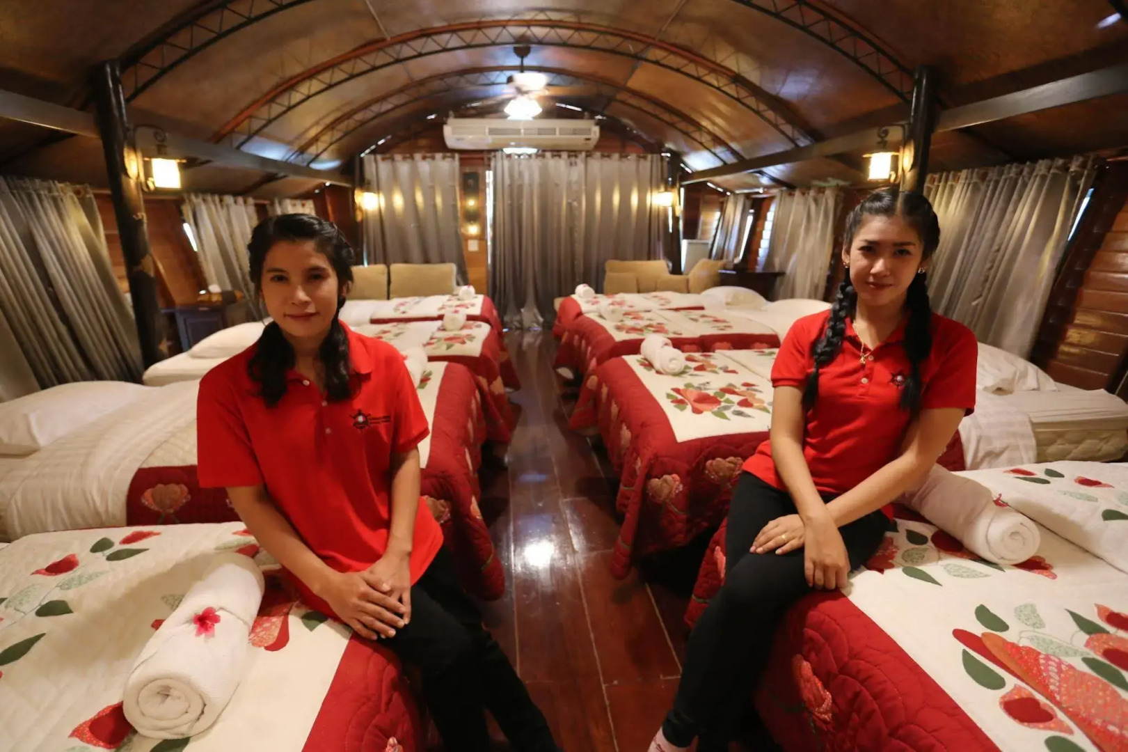 Kaengkrachan Boathouse Paradise Resort