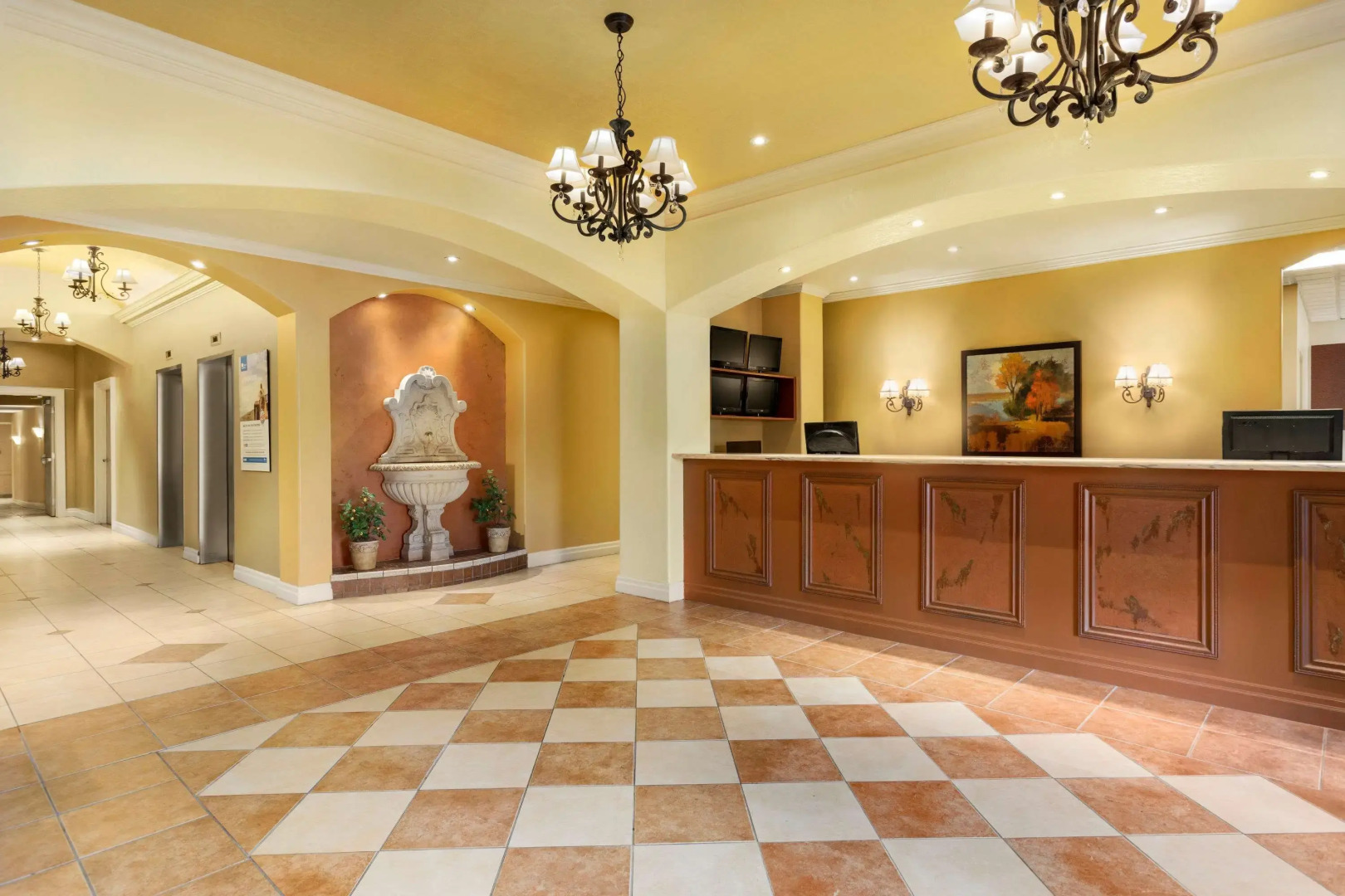 Days Inn & Suites by Wyndham Niagara Falls Centre St. By the Falls