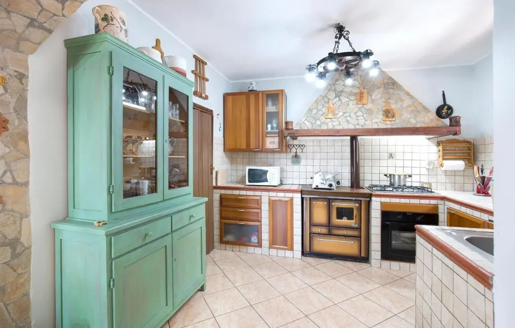 Stunning Home in Cittadella del Capo With 4 Bedrooms, Private Swimming Pool and Outdoor Swimming Pool