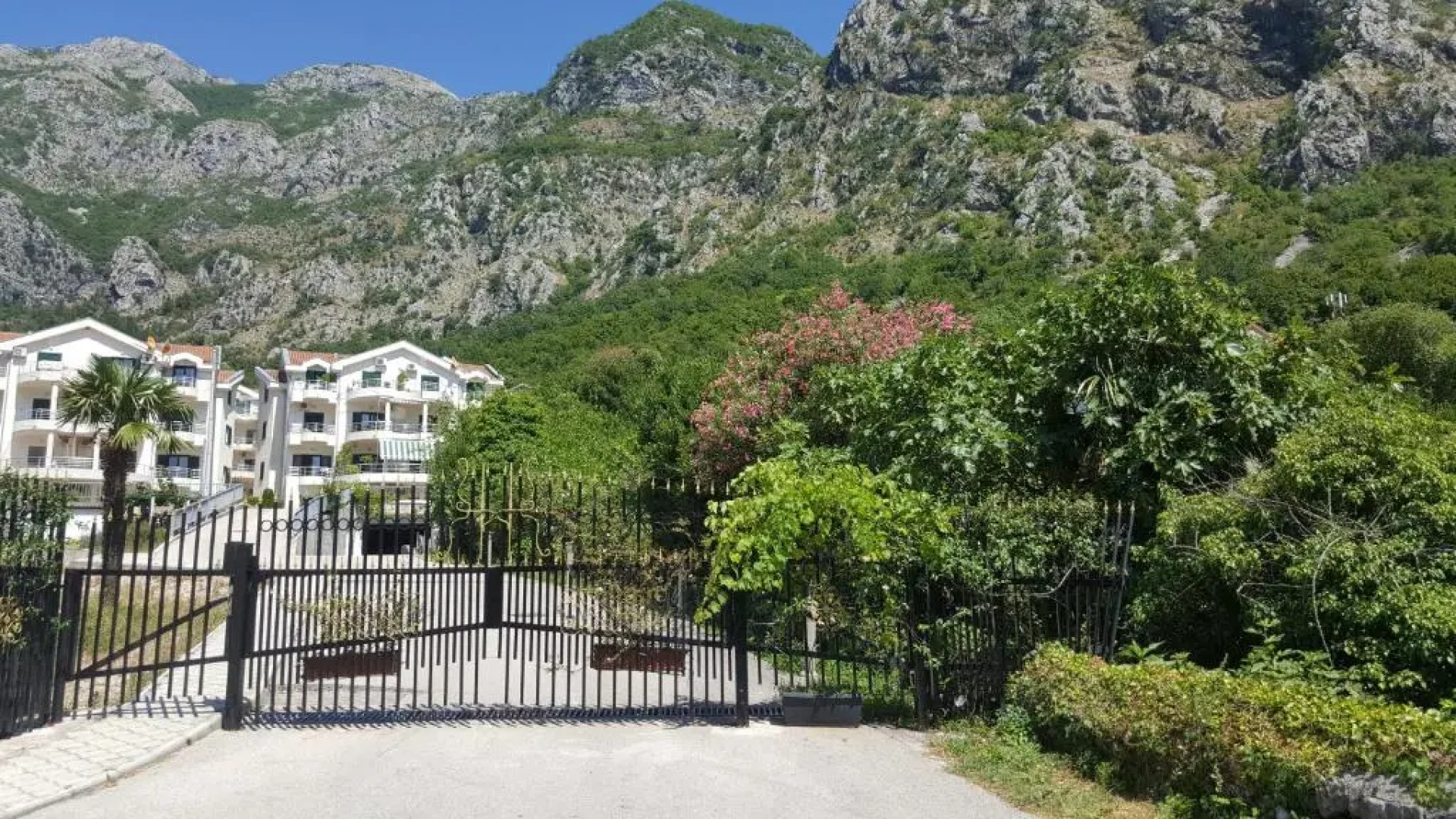 Roman Gardens Studio Apartment