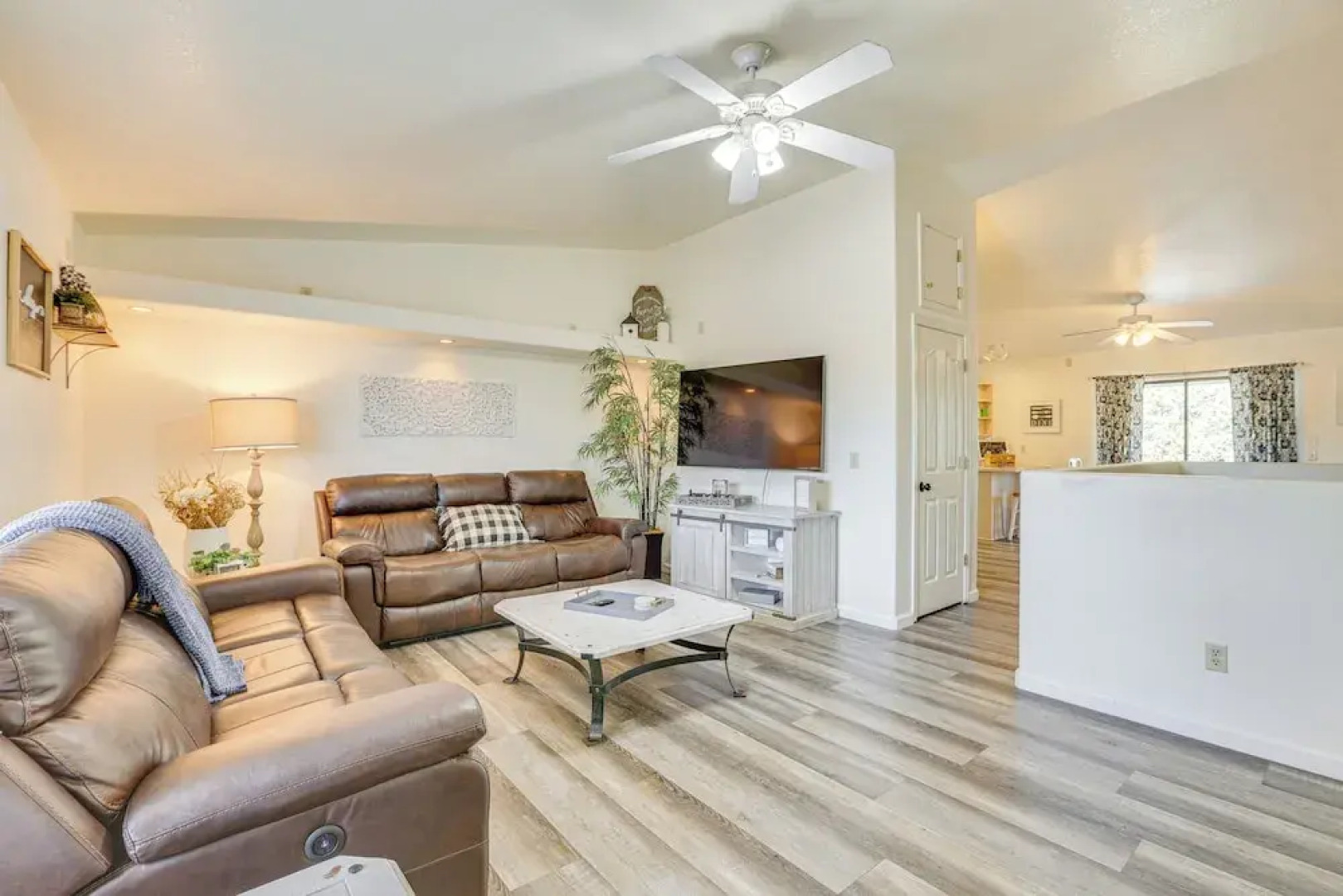 Hike, Sled & Snowshoe! Family Retreat in Payson