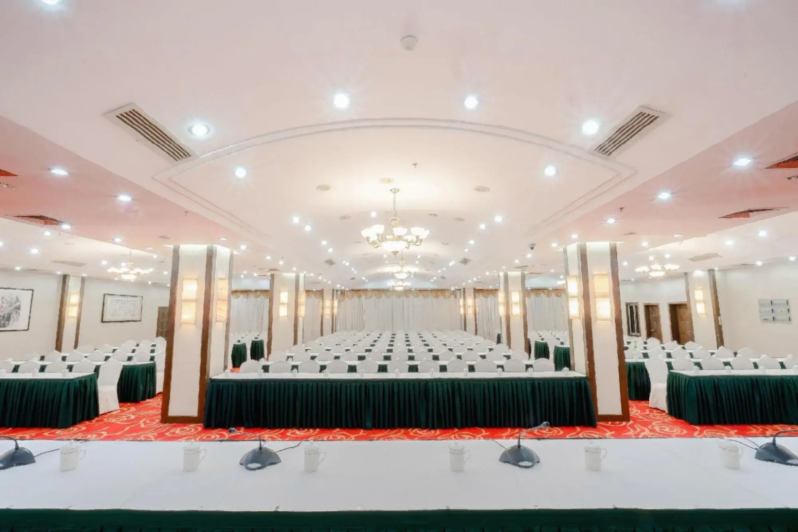 Chuxiong WeishengXiongbao Hotel