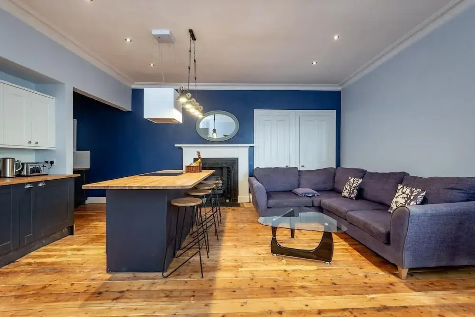 Market Street Apartment Sleeps 6