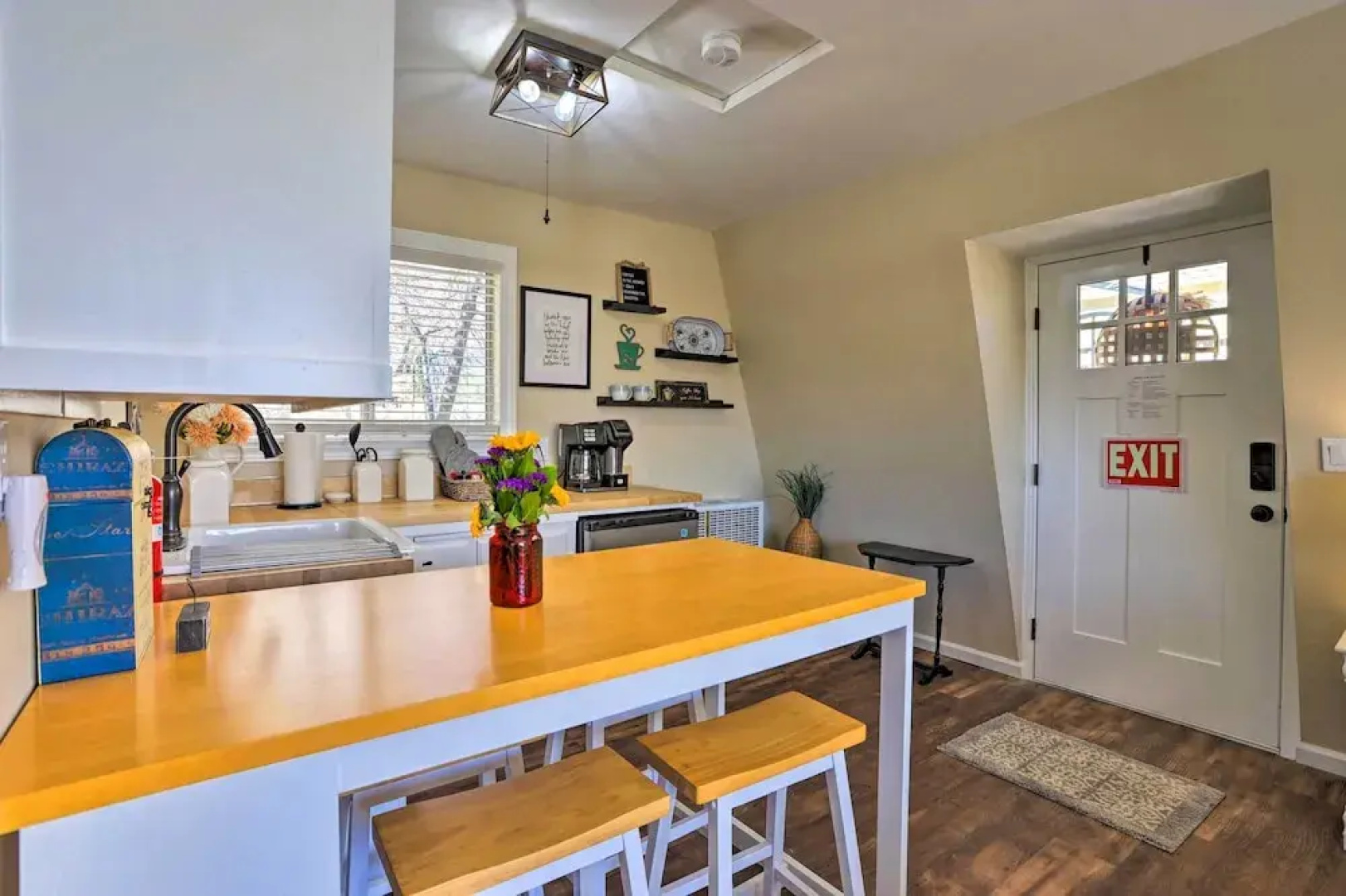 Lake Arrowhead Studio Near Hiking w/ Hot Tub
