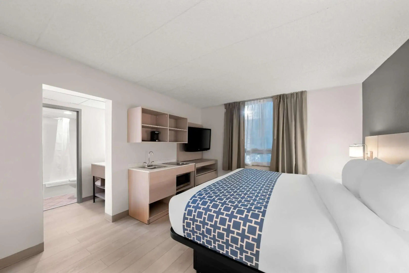 Clarion Inn & Suites and Convention Center