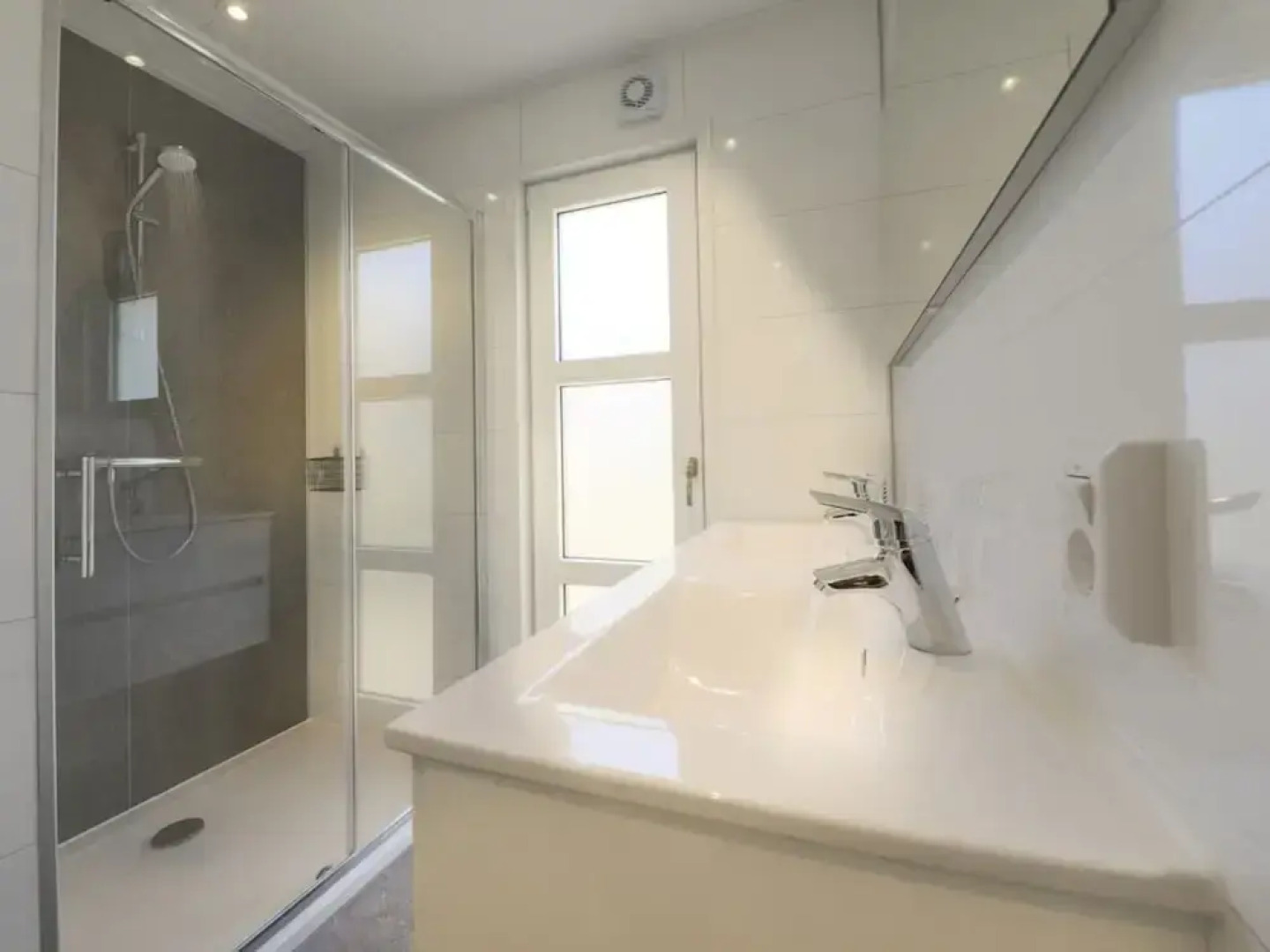 Modern Holiday Home With a Deco Fireplace