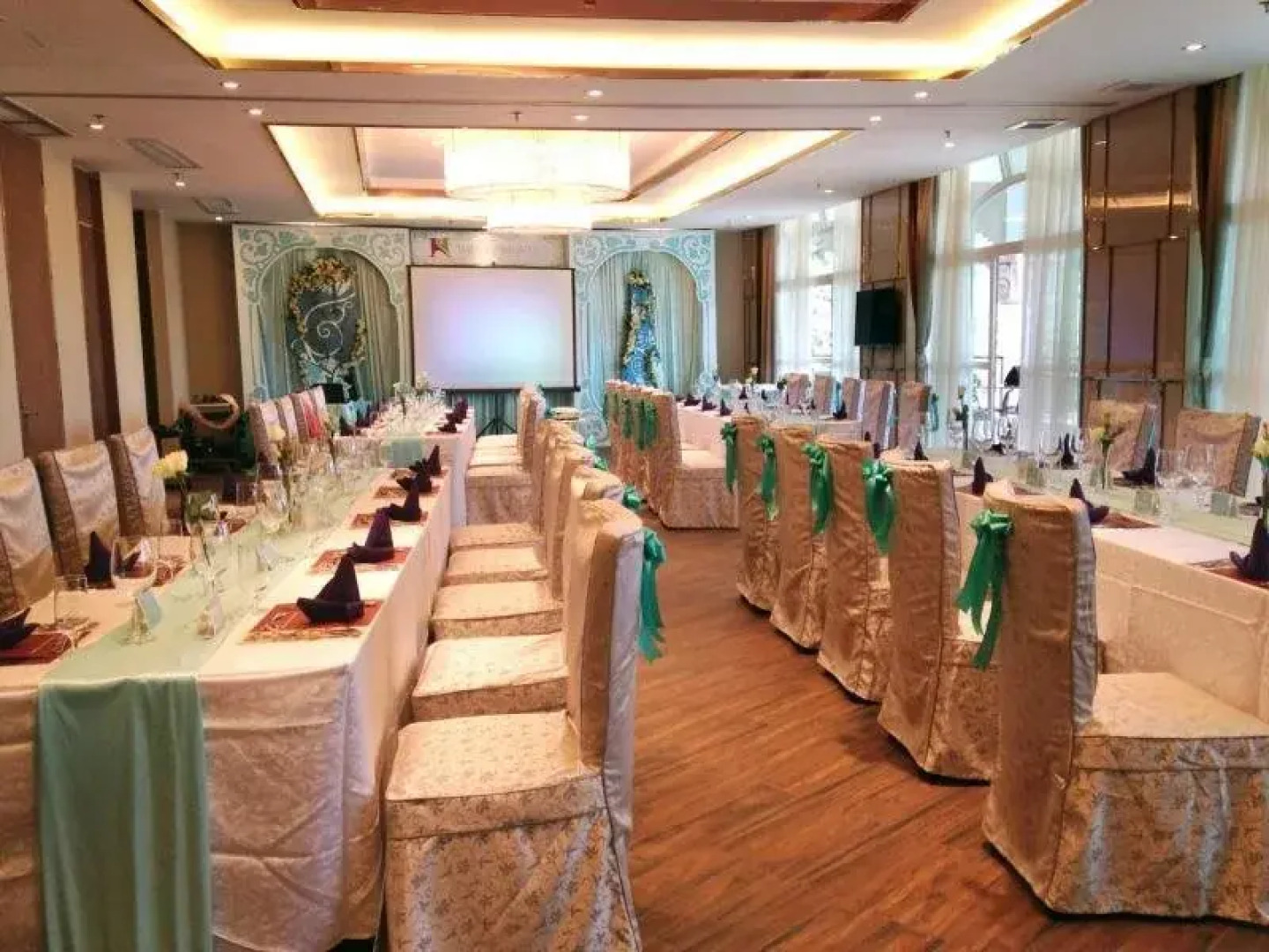 Clifford Golden Lake Hotel