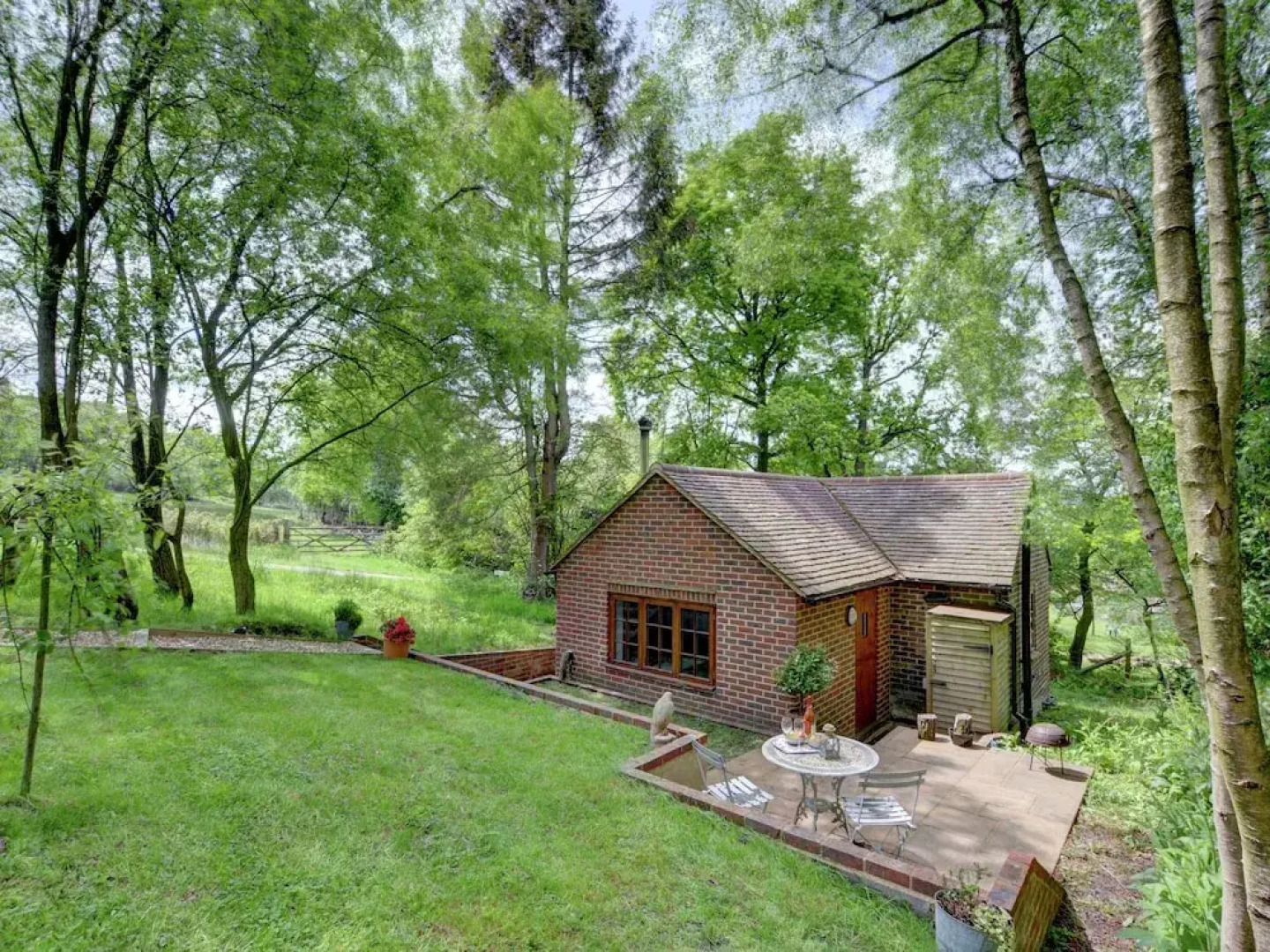 Quaint Holiday Home in Hartfield for Couples near City Center